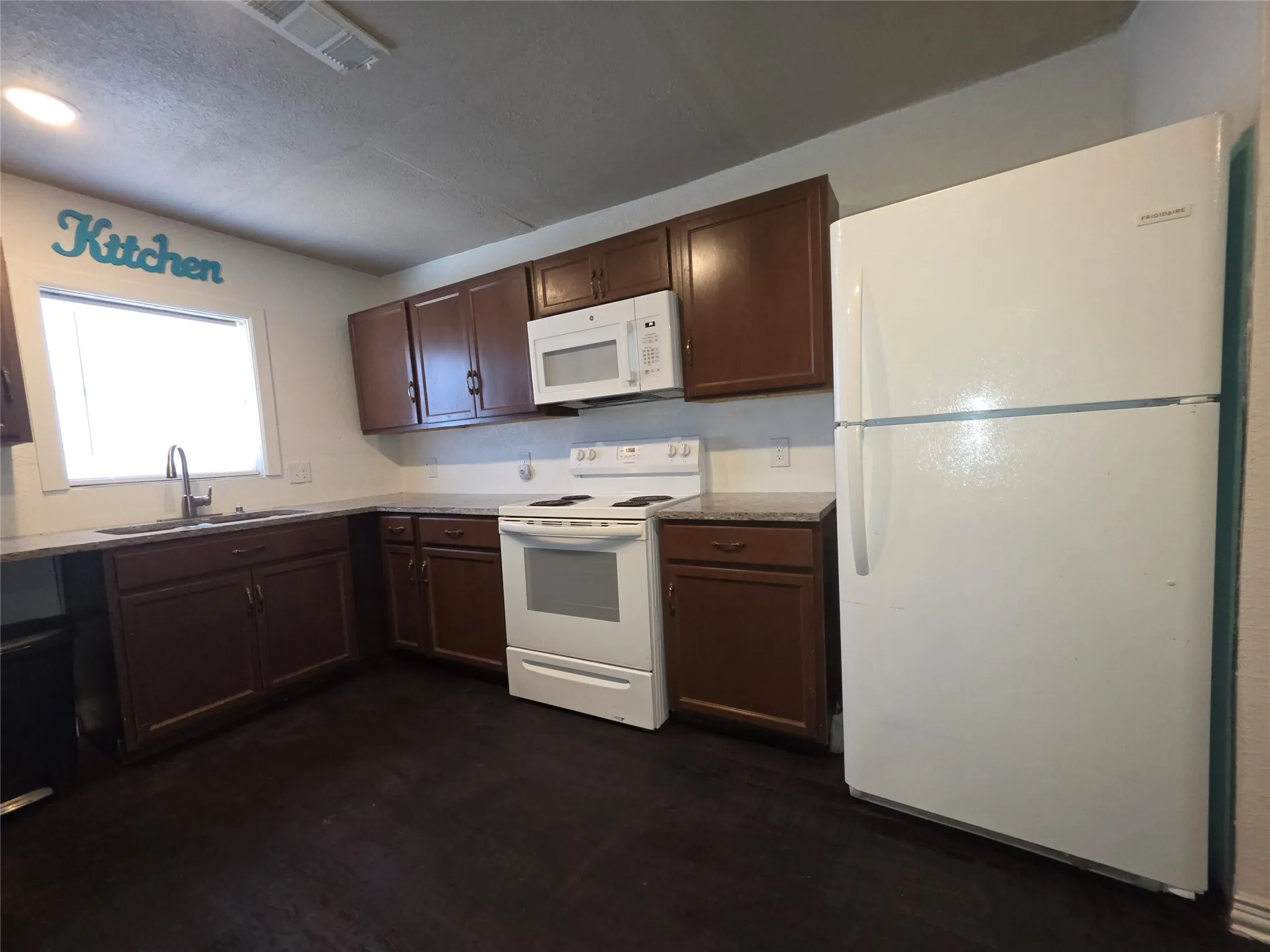 Single Family Residence For Sale in Limestone County , 409 E Houston Street, Mexia, Texas 76667, 3 Bedroom, 2 Bathroom, Garage spaces, 1,784 Sqft, built in 1957, mls#21199918, Real Estate Agent in Mexia, Homes For Sale in Limestone county, Homes For Sale in Mexia, Realtor in Mexia Texas, Real Estate Brokerage Independent Realty Texas, Luminita Cordes Realtor