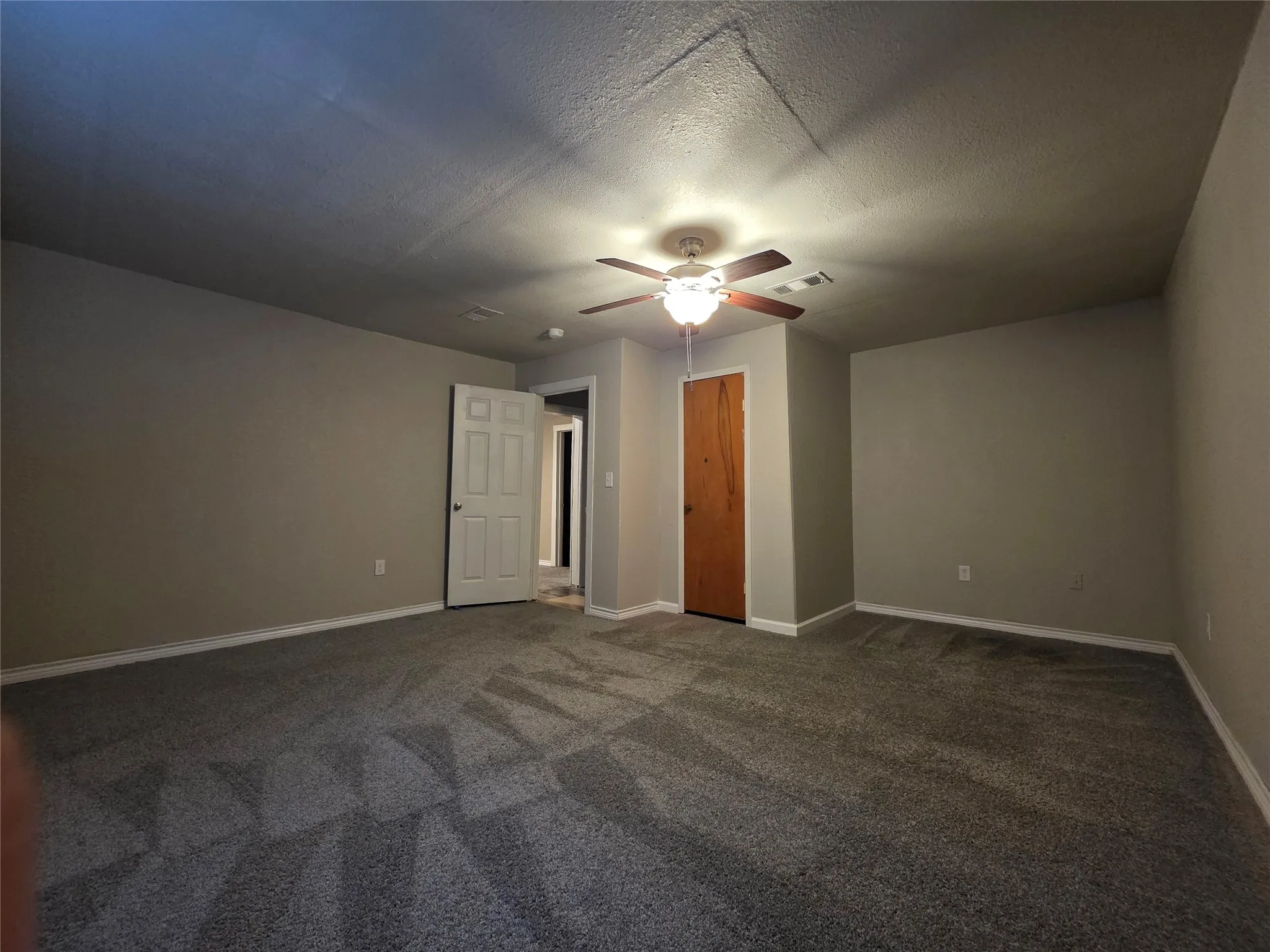 Single Family Residence For Sale in Limestone County , 409 E Houston Street, Mexia, Texas 76667, 3 Bedroom, 2 Bathroom, Garage spaces, 1,784 Sqft, built in 1957, mls#21199918, Real Estate Agent in Mexia, Homes For Sale in Limestone county, Homes For Sale in Mexia, Realtor in Mexia Texas, Real Estate Brokerage Independent Realty Texas, Luminita Cordes Realtor