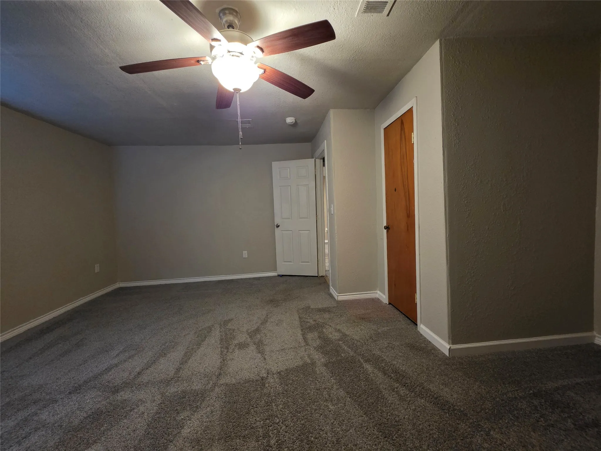 Single Family Residence For Sale in Limestone County , 409 E Houston Street, Mexia, Texas 76667, 3 Bedroom, 2 Bathroom, Garage spaces, 1,784 Sqft, built in 1957, mls#21199918, Real Estate Agent in Mexia, Homes For Sale in Limestone county, Homes For Sale in Mexia, Realtor in Mexia Texas, Real Estate Brokerage Independent Realty Texas, Luminita Cordes Realtor