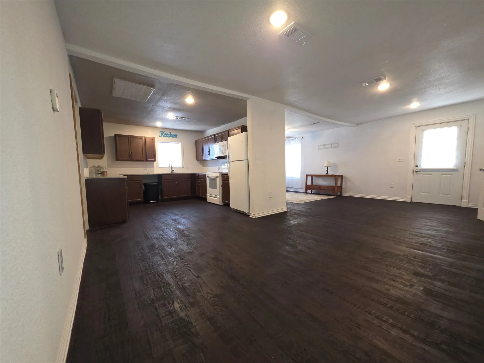Single Family Residence For Sale in Limestone County , 409 E Houston Street, Mexia, Texas 76667, 3 Bedroom, 2 Bathroom, Garage spaces, 1,784 Sqft, built in 1957, mls#21199918, Real Estate Agent in Mexia, Homes For Sale in Limestone county, Homes For Sale in Mexia, Realtor in Mexia Texas, Real Estate Brokerage Independent Realty Texas, Luminita Cordes Realtor