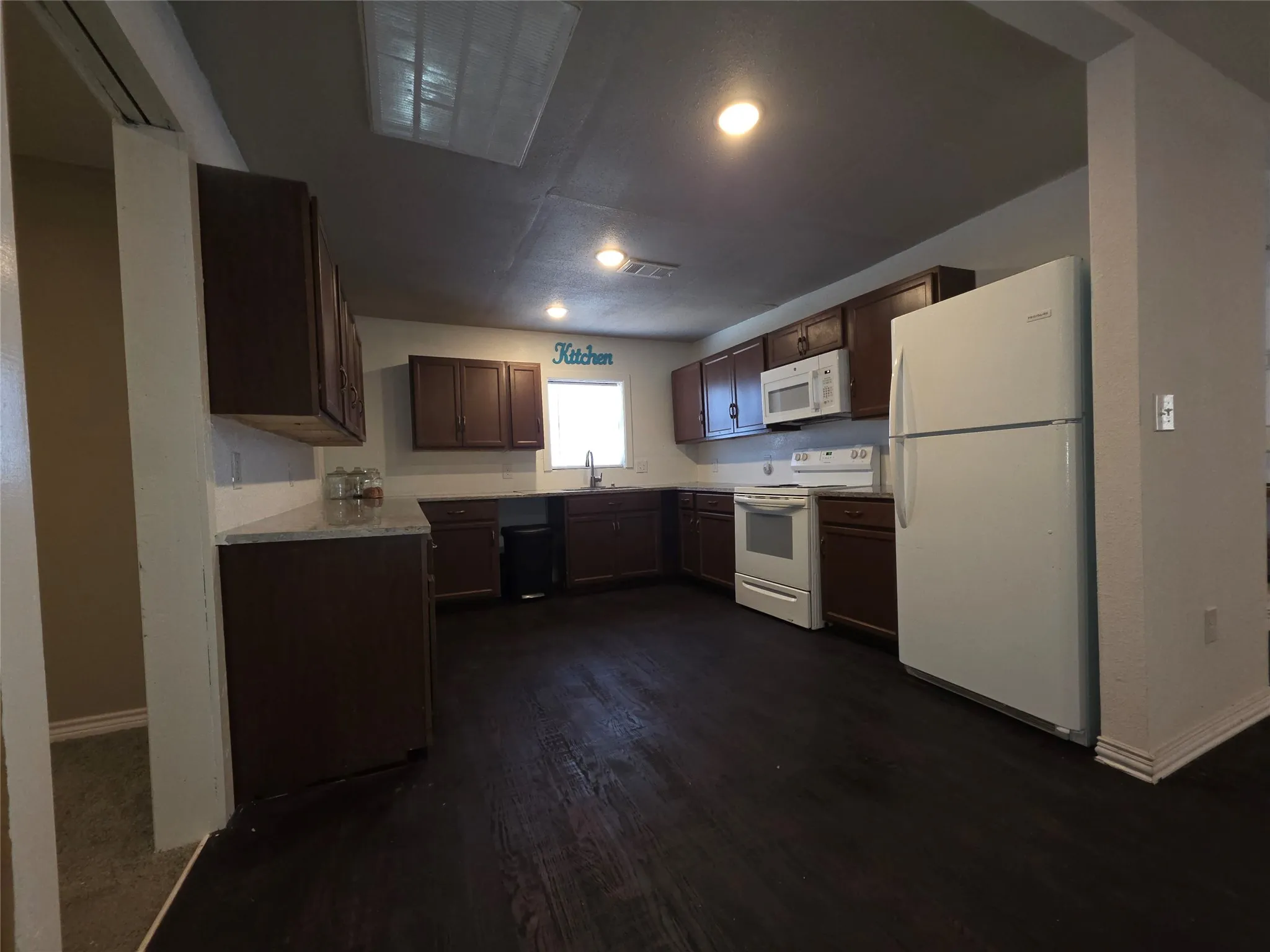 Single Family Residence For Sale in Limestone County , 409 E Houston Street, Mexia, Texas 76667, 3 Bedroom, 2 Bathroom, Garage spaces, 1,784 Sqft, built in 1957, mls#21199918, Real Estate Agent in Mexia, Homes For Sale in Limestone county, Homes For Sale in Mexia, Realtor in Mexia Texas, Real Estate Brokerage Independent Realty Texas, Luminita Cordes Realtor