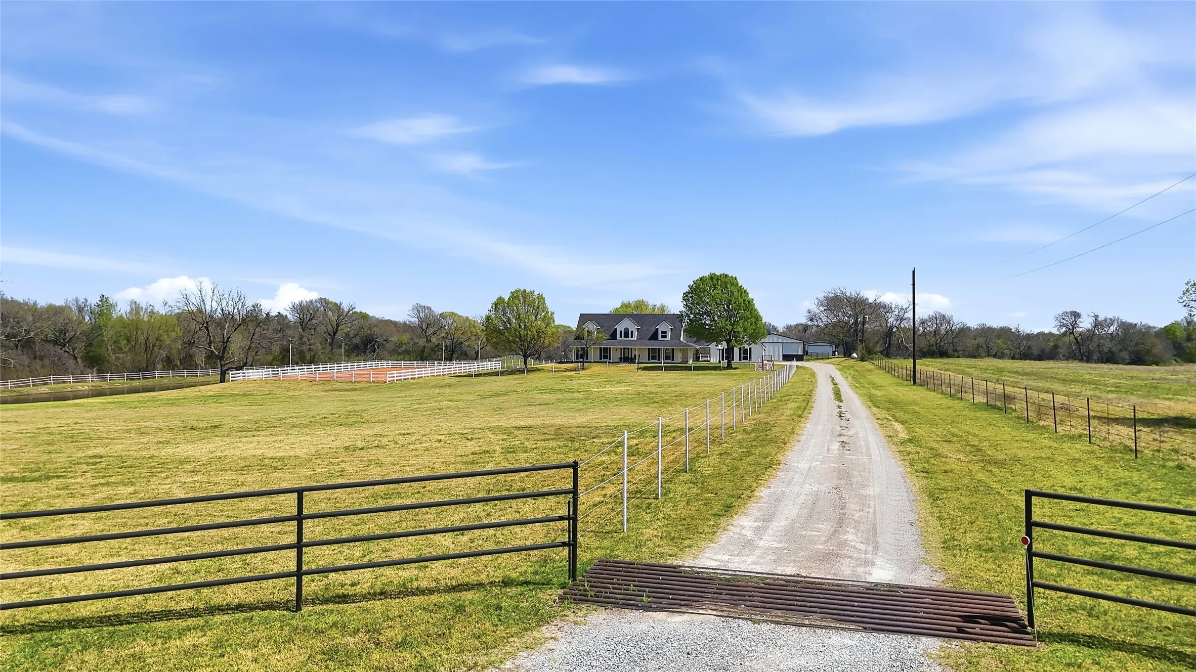 Single Family Residence For Sale in Grayson County , 248 Roan Lane, Sherman, Texas 75090, 3 Bedrooms, 3 Bathrooms, 2 Garage spaces, 2,688 Sqft, built in 1996, Preowned, Price $1,395,000, mls#21208836, Real Estate Agent in Sherman, Homes For Sale in Grayson county, Homes For Sale in Sherman, Realtor in Sherman Texas, Real Estate Brokerage Independent Realty Texas, Luminita Cordes Realtor