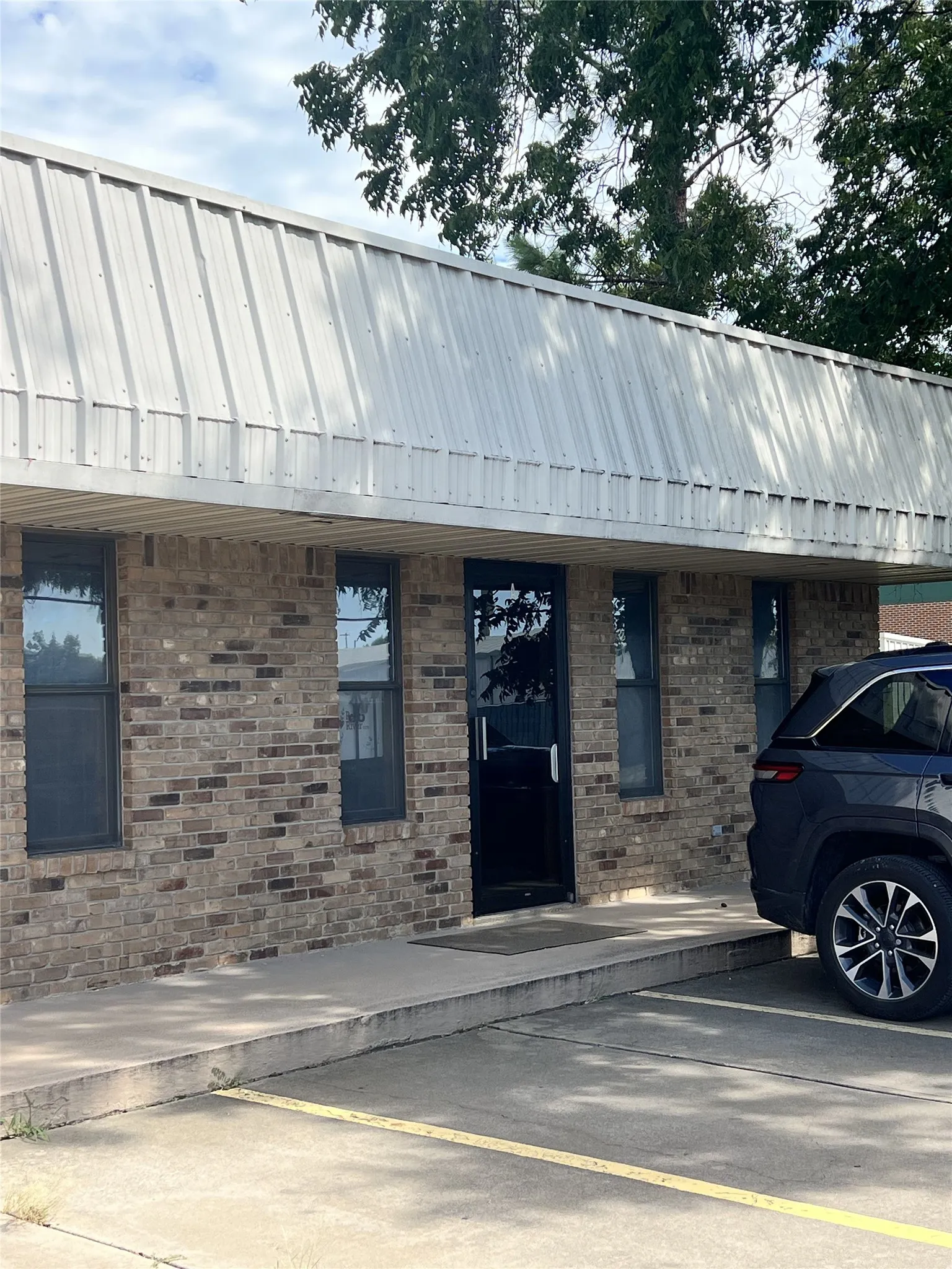 Office For Rent in Cooke County , 1700 N Weaver Street, Gainesville, Texas 76240, 0, 0, Garage spaces, 0 Sqft, built in 1986, Preowned, mls#21221146, Real Estate Agent in Gainesville, Homes For Rent in Cooke county, Homes For Rent in Gainesville, Realtor in Gainesville Texas, Real Estate Brokerage Independent Realty Texas, Luminita Cordes Realtor