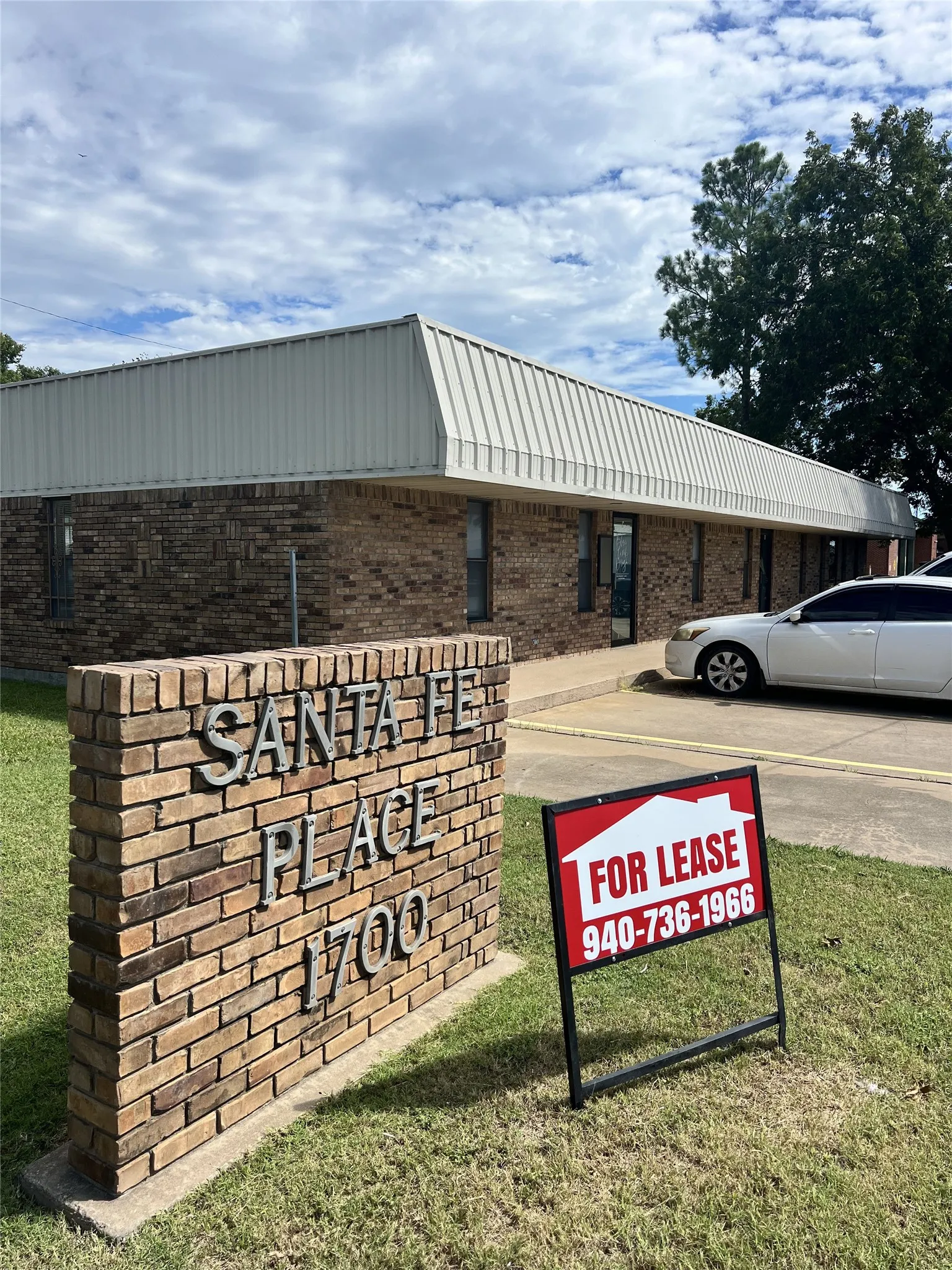 Office For Rent in Cooke County , 1700 N Weaver Street, Gainesville, Texas 76240, 0, 0, Garage spaces, 0 Sqft, built in 1986, Preowned, mls#21221146, Real Estate Agent in Gainesville, Homes For Rent in Cooke county, Homes For Rent in Gainesville, Realtor in Gainesville Texas, Real Estate Brokerage Independent Realty Texas, Luminita Cordes Realtor