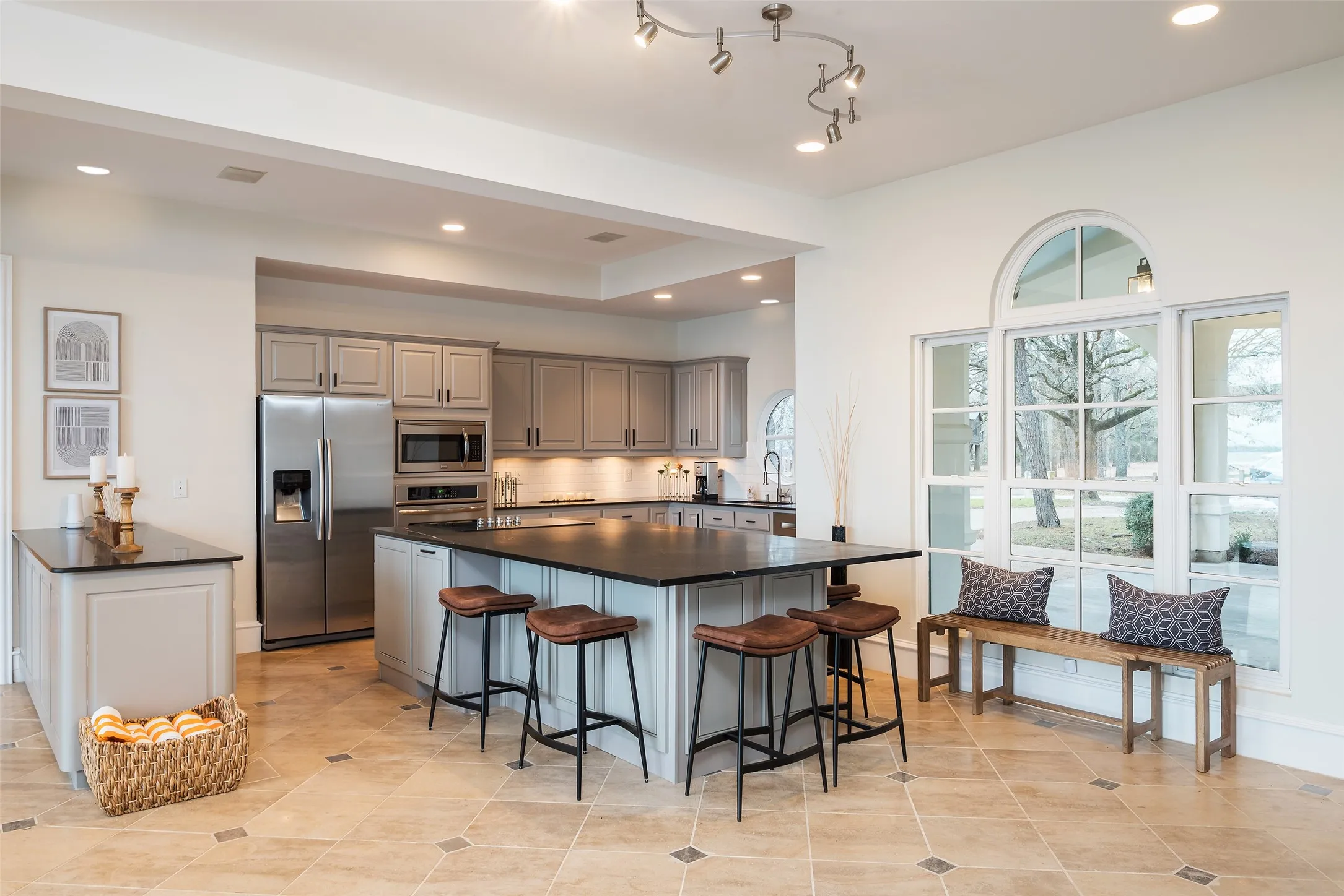 Single Family Residence For Sale in Henderson County , 119 Diamond Oaks Drive, Mabank, Texas 75156, 5 Bedroom, 6 Bathroom, 2 Garage spaces, 5,098 Sqft, built in 1993, mls#21221118, Real Estate Agent in Mabank, Homes For Sale in Henderson county, Homes For Sale in Mabank, Realtor in Mabank Texas, Real Estate Brokerage Independent Realty Texas, Luminita Cordes Realtor