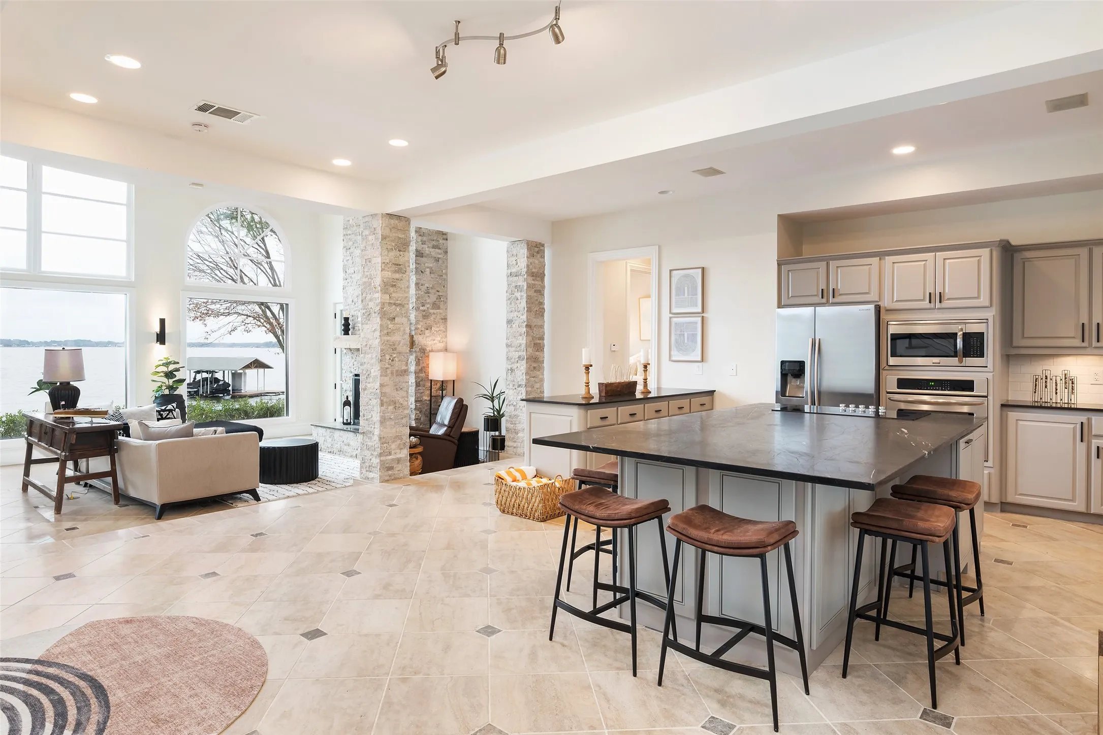 Single Family Residence For Sale in Henderson County , 119 Diamond Oaks Drive, Mabank, Texas 75156, 5 Bedroom, 6 Bathroom, 2 Garage spaces, 5,098 Sqft, built in 1993, mls#21221118, Real Estate Agent in Mabank, Homes For Sale in Henderson county, Homes For Sale in Mabank, Realtor in Mabank Texas, Real Estate Brokerage Independent Realty Texas, Luminita Cordes Realtor
