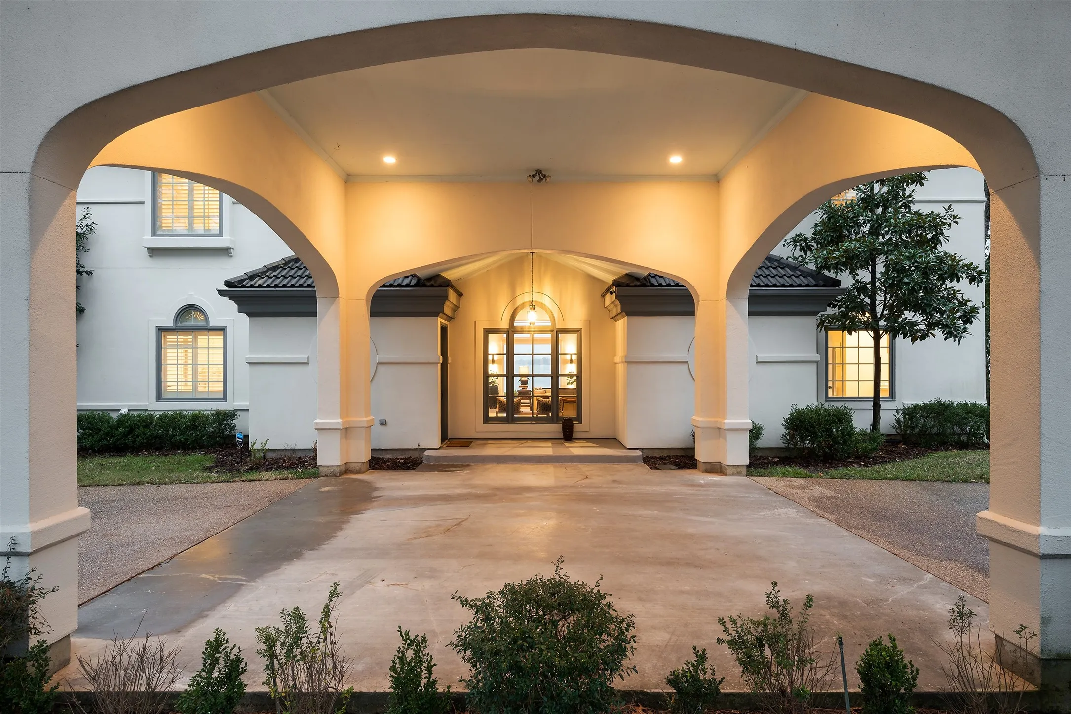 Porte cochere