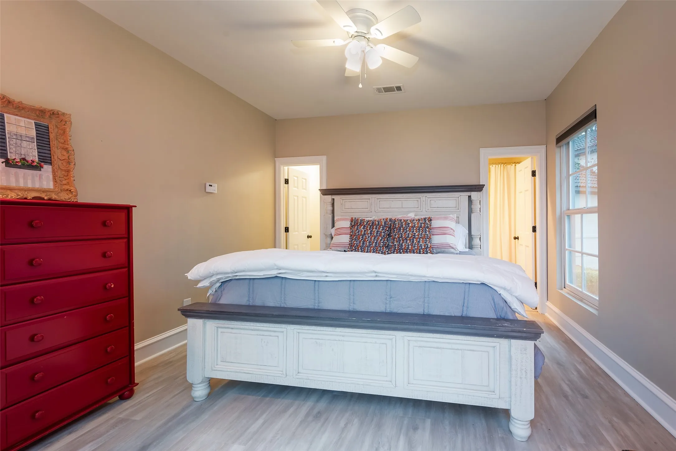 Private entry guest suite