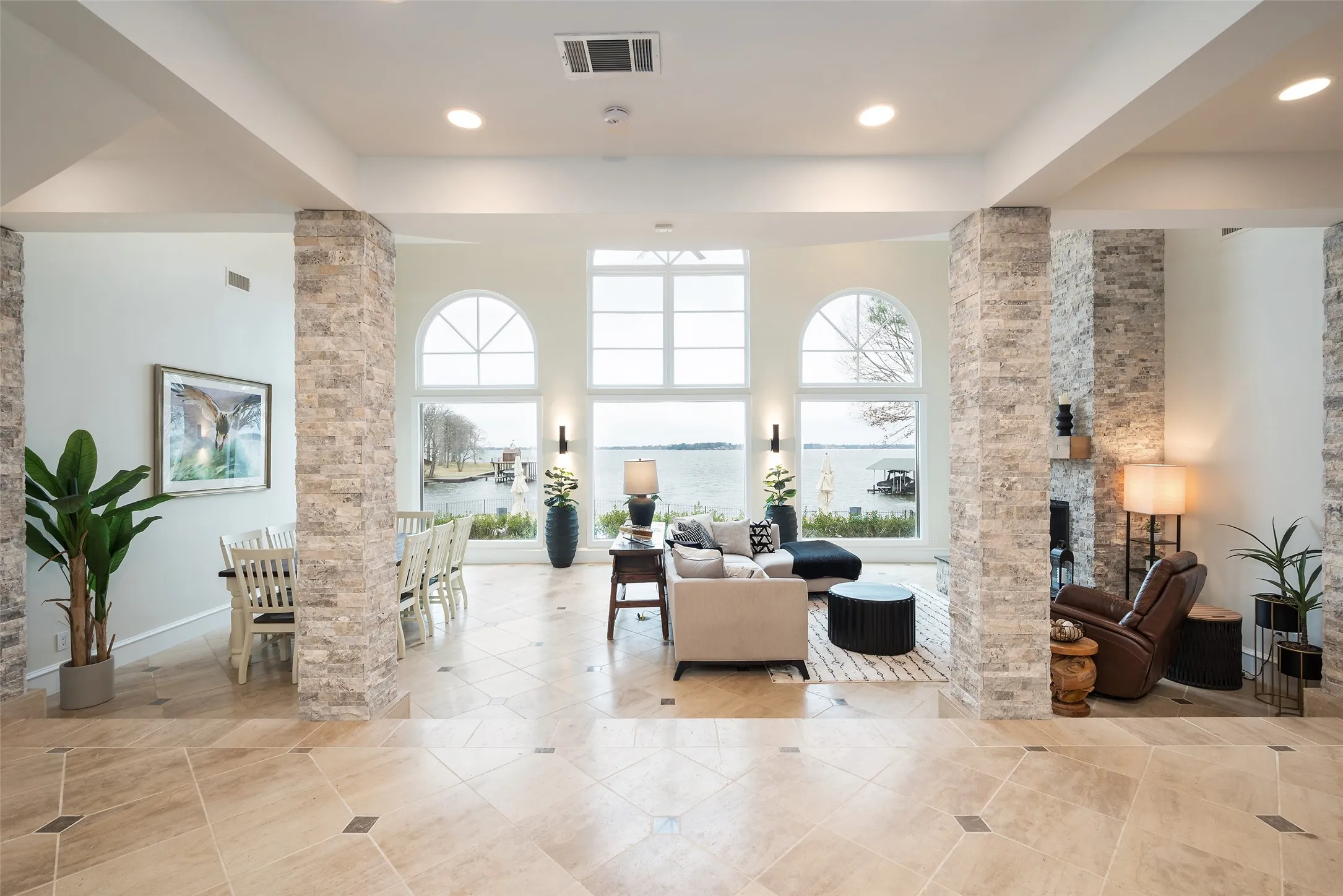Single Family Residence For Sale in Henderson County , 119 Diamond Oaks Drive, Mabank, Texas 75156, 5 Bedroom, 6 Bathroom, 2 Garage spaces, 5,098 Sqft, built in 1993, mls#21221118, Real Estate Agent in Mabank, Homes For Sale in Henderson county, Homes For Sale in Mabank, Realtor in Mabank Texas, Real Estate Brokerage Independent Realty Texas, Luminita Cordes Realtor