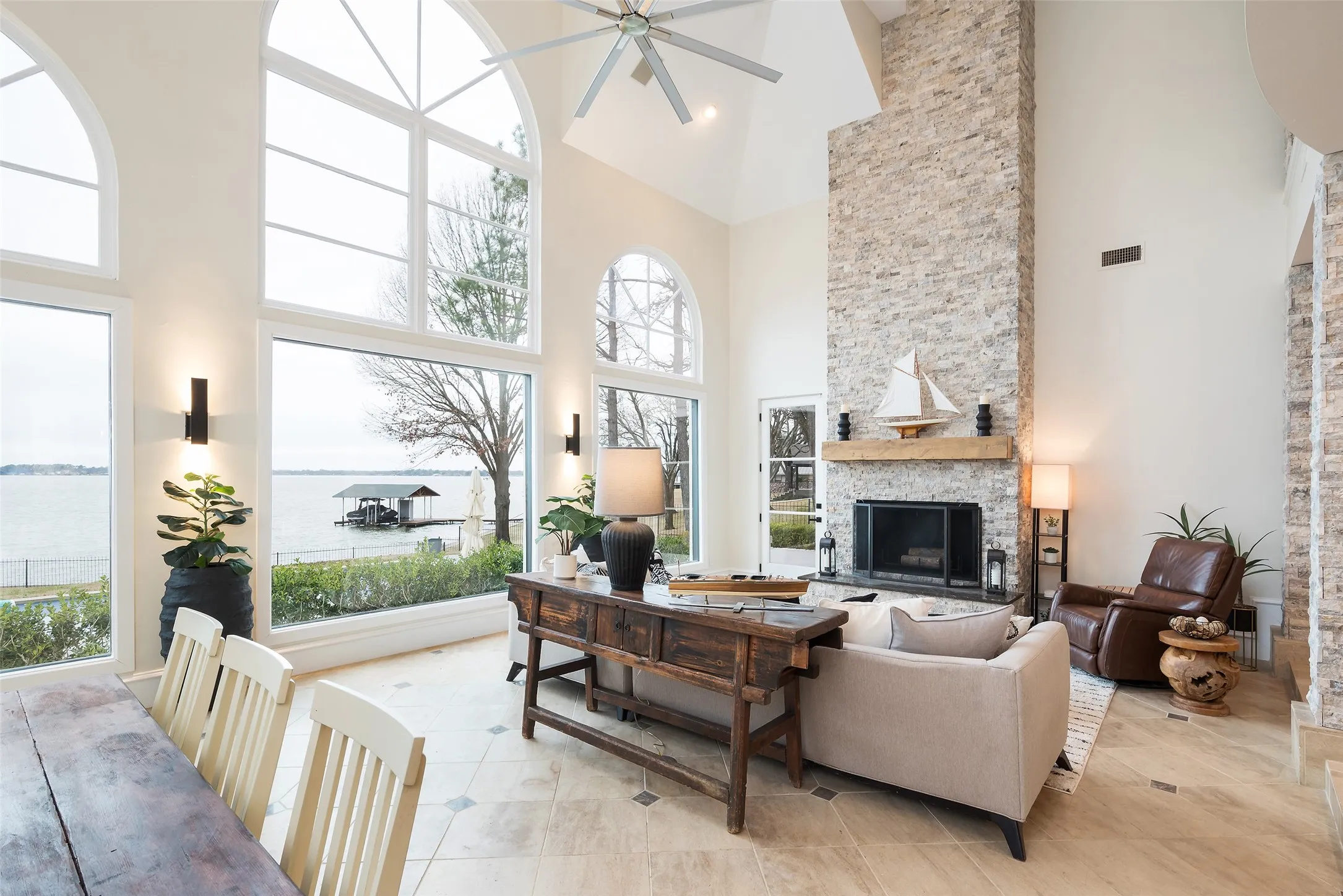 Single Family Residence For Sale in Henderson County , 119 Diamond Oaks Drive, Mabank, Texas 75156, 5 Bedroom, 6 Bathroom, 2 Garage spaces, 5,098 Sqft, built in 1993, mls#21221118, Real Estate Agent in Mabank, Homes For Sale in Henderson county, Homes For Sale in Mabank, Realtor in Mabank Texas, Real Estate Brokerage Independent Realty Texas, Luminita Cordes Realtor