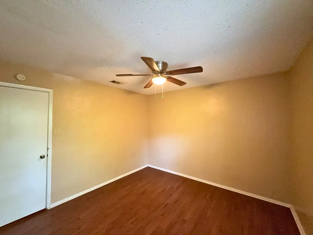Apartment For Rent in Denton County , 219 Fry Street 10, Denton, Texas 76201, 2 Bedroom, 1 Bathroom, Garage spaces, 885 Sqft, built in 1980, Preowned, mls#21221221, Real Estate Agent in Denton, Homes For Rent in Denton county, Homes For Rent in Denton, Realtor in Denton Texas, Real Estate Brokerage Independent Realty Texas, Luminita Cordes Realtor