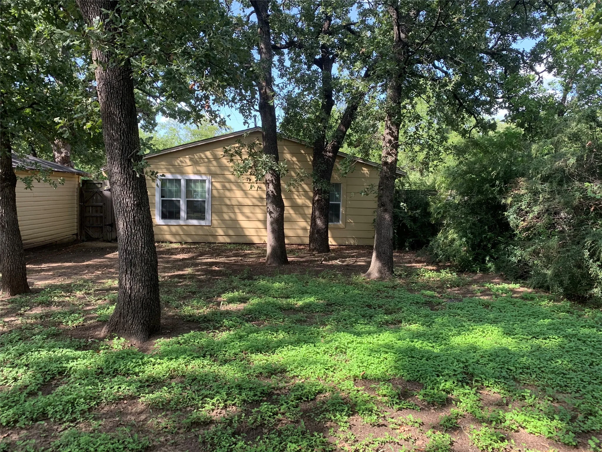 Multiple Parcels For Sale in Denton County , 1303 Fannin Street, Denton, Texas 76201, 9 Bedroom, 8 Bathroom, Garage spaces, 0 Sqft, built in 1963, Preowned, mls#21221228, Real Estate Agent in Denton, Homes For Sale in Denton county, Homes For Sale in Denton, Realtor in Denton Texas, Real Estate Brokerage Independent Realty Texas, Luminita Cordes Realtor