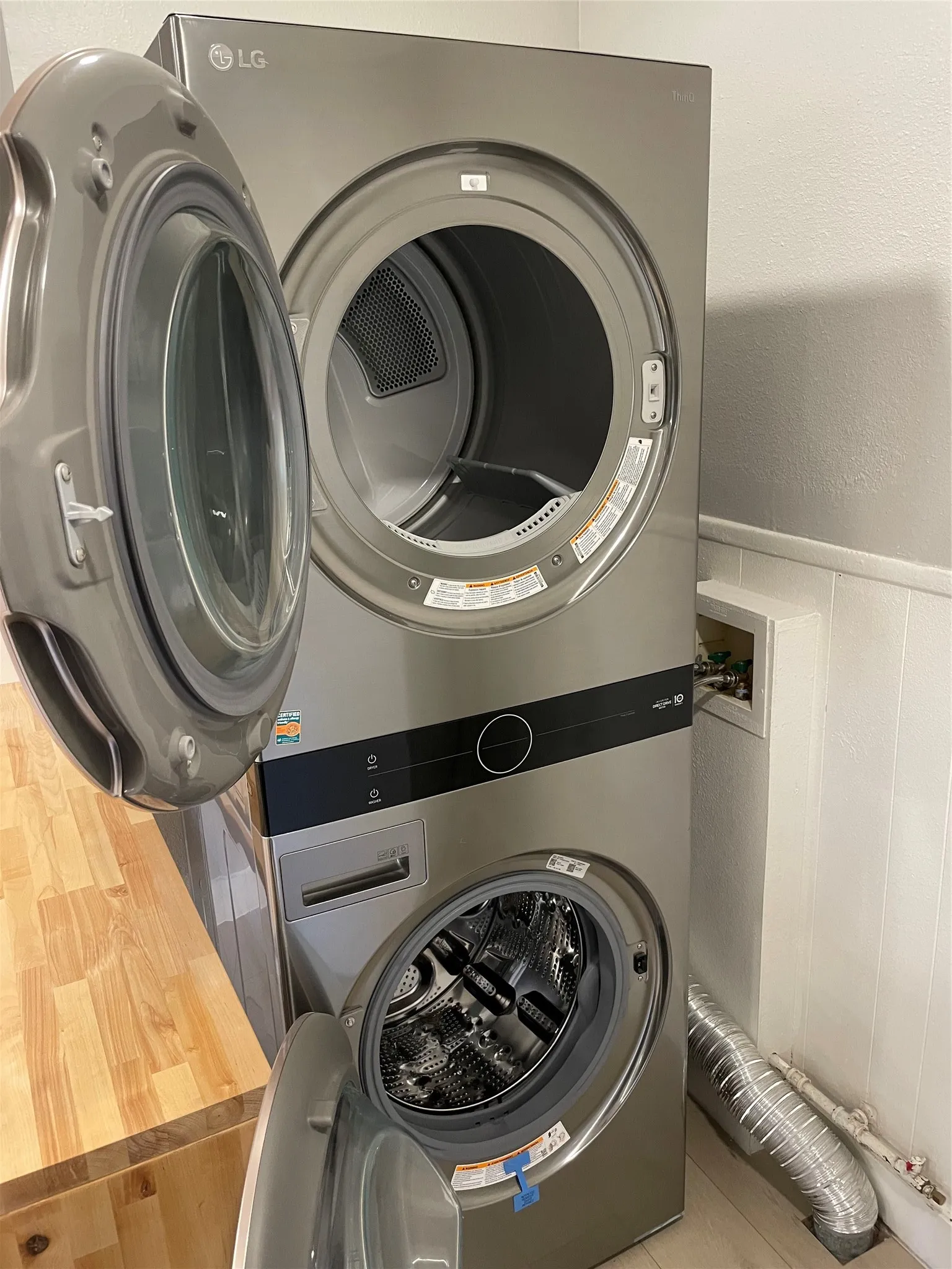 Washer Dryers in Most Units!