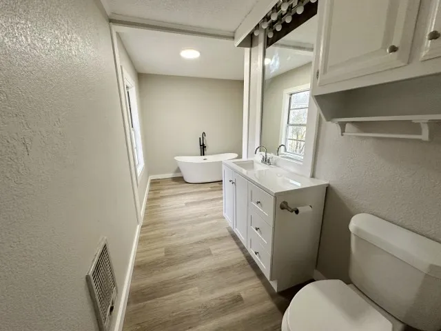 Single Family Residence For Sale in Bell County , 7121 Mcgregor Park Road, Temple, Texas 76502, 3 Bedroom, 2 Bathroom, 2 Garage spaces, 2,895 Sqft, built in 1951, Preowned, mls#21221240, Real Estate Agent in Temple, Homes For Sale in Bell county, Homes For Sale in Temple, Realtor in Temple Texas, Real Estate Brokerage Independent Realty Texas, Luminita Cordes Realtor