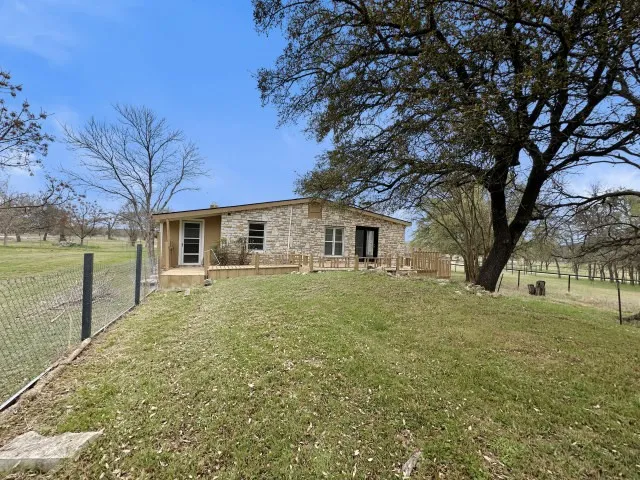 Single Family Residence For Sale in Bell County , 7121 Mcgregor Park Road, Temple, Texas 76502, 3 Bedroom, 2 Bathroom, 2 Garage spaces, 2,895 Sqft, built in 1951, Preowned, mls#21221240, Real Estate Agent in Temple, Homes For Sale in Bell county, Homes For Sale in Temple, Realtor in Temple Texas, Real Estate Brokerage Independent Realty Texas, Luminita Cordes Realtor
