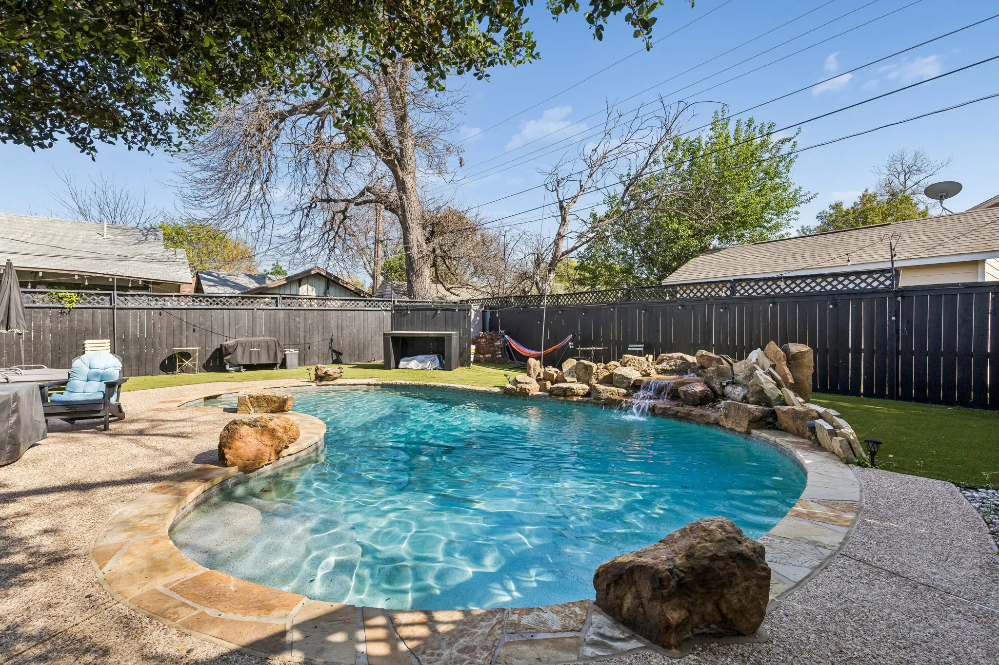 Single Family Residence For Sale in Tarrant County , 2235 Mistletoe Boulevard, Fort Worth, Texas 76110, 3 Bedroom, 2 Bathroom, Garage spaces, 1,924 Sqft, built in 1933, mls#21217888, Real Estate Agent in Fort Worth, Homes For Sale in Tarrant county, Homes For Sale in Fort Worth, Realtor in Fort Worth Texas, Real Estate Brokerage Independent Realty Texas, Luminita Cordes Realtor