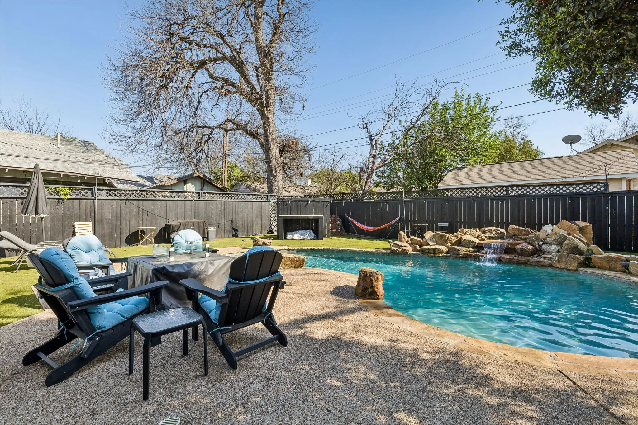 Single Family Residence For Sale in Tarrant County , 2235 Mistletoe Boulevard, Fort Worth, Texas 76110, 3 Bedroom, 2 Bathroom, Garage spaces, 1,924 Sqft, built in 1933, mls#21217888, Real Estate Agent in Fort Worth, Homes For Sale in Tarrant county, Homes For Sale in Fort Worth, Realtor in Fort Worth Texas, Real Estate Brokerage Independent Realty Texas, Luminita Cordes Realtor