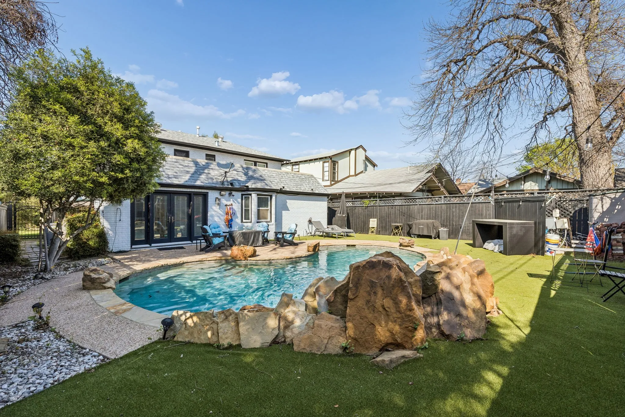 Single Family Residence For Sale in Tarrant County , 2235 Mistletoe Boulevard, Fort Worth, Texas 76110, 3 Bedroom, 2 Bathroom, Garage spaces, 1,924 Sqft, built in 1933, mls#21217888, Real Estate Agent in Fort Worth, Homes For Sale in Tarrant county, Homes For Sale in Fort Worth, Realtor in Fort Worth Texas, Real Estate Brokerage Independent Realty Texas, Luminita Cordes Realtor