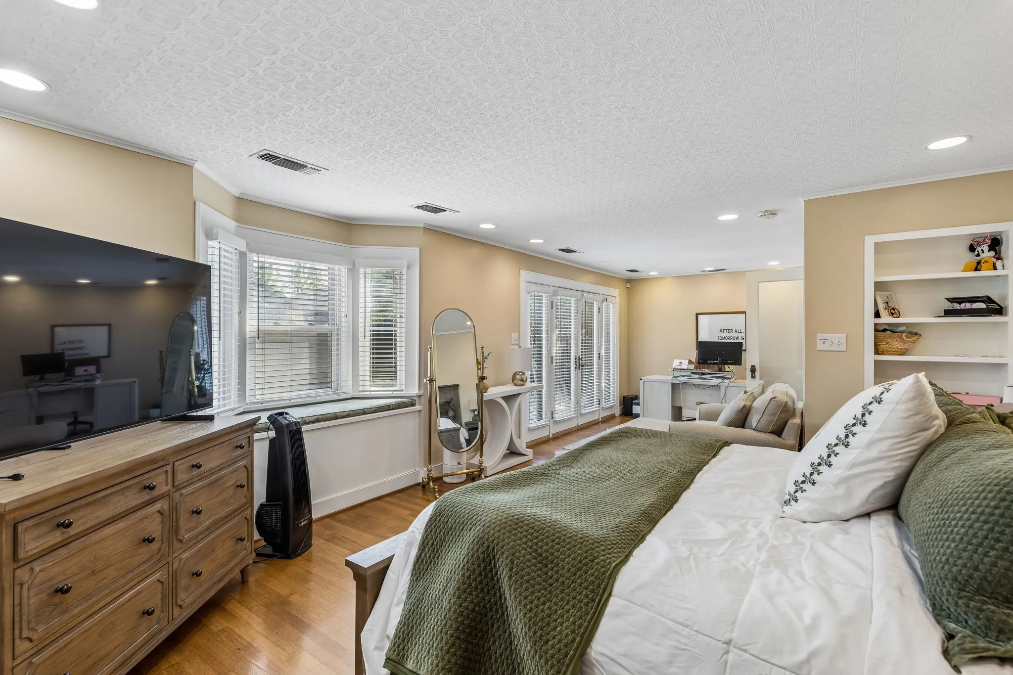 Single Family Residence For Sale in Tarrant County , 2235 Mistletoe Boulevard, Fort Worth, Texas 76110, 3 Bedroom, 2 Bathroom, Garage spaces, 1,924 Sqft, built in 1933, mls#21217888, Real Estate Agent in Fort Worth, Homes For Sale in Tarrant county, Homes For Sale in Fort Worth, Realtor in Fort Worth Texas, Real Estate Brokerage Independent Realty Texas, Luminita Cordes Realtor
