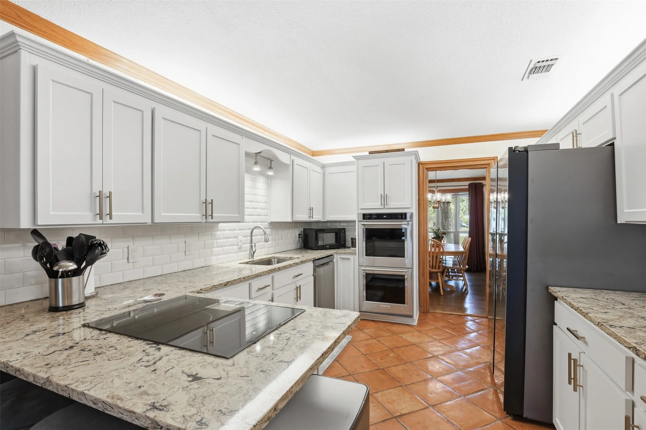 Single Family Residence For Sale in Parker County , 3000 Yucca Road, Willow Park, Texas 76087, 4 Bedroom, 4 Bathroom, 2 Garage spaces, 3,388 Sqft, built in 1979, mls#21219046, Real Estate Agent in Willow Park, Homes For Sale in Parker county, Homes For Sale in Willow Park, Realtor in Willow Park Texas, Real Estate Brokerage Independent Realty Texas, Luminita Cordes Realtor