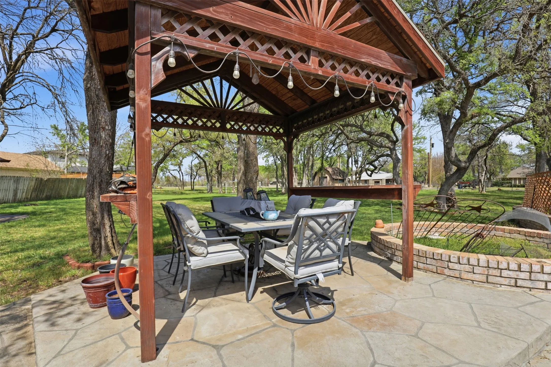 Single Family Residence For Sale in Parker County , 3000 Yucca Road, Willow Park, Texas 76087, 4 Bedroom, 4 Bathroom, 2 Garage spaces, 3,388 Sqft, built in 1979, mls#21219046, Real Estate Agent in Willow Park, Homes For Sale in Parker county, Homes For Sale in Willow Park, Realtor in Willow Park Texas, Real Estate Brokerage Independent Realty Texas, Luminita Cordes Realtor