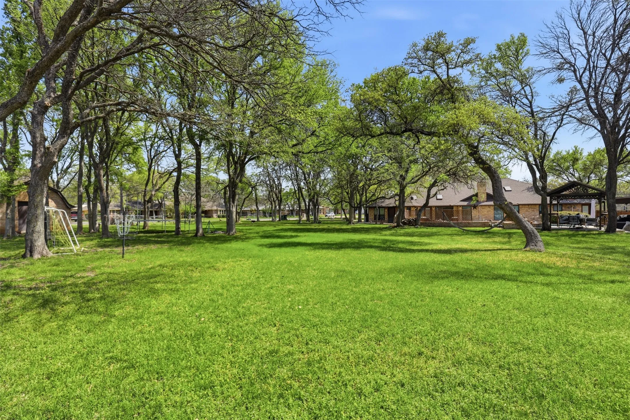 Single Family Residence For Sale in Parker County , 3000 Yucca Road, Willow Park, Texas 76087, 4 Bedroom, 4 Bathroom, 2 Garage spaces, 3,388 Sqft, built in 1979, mls#21219046, Real Estate Agent in Willow Park, Homes For Sale in Parker county, Homes For Sale in Willow Park, Realtor in Willow Park Texas, Real Estate Brokerage Independent Realty Texas, Luminita Cordes Realtor