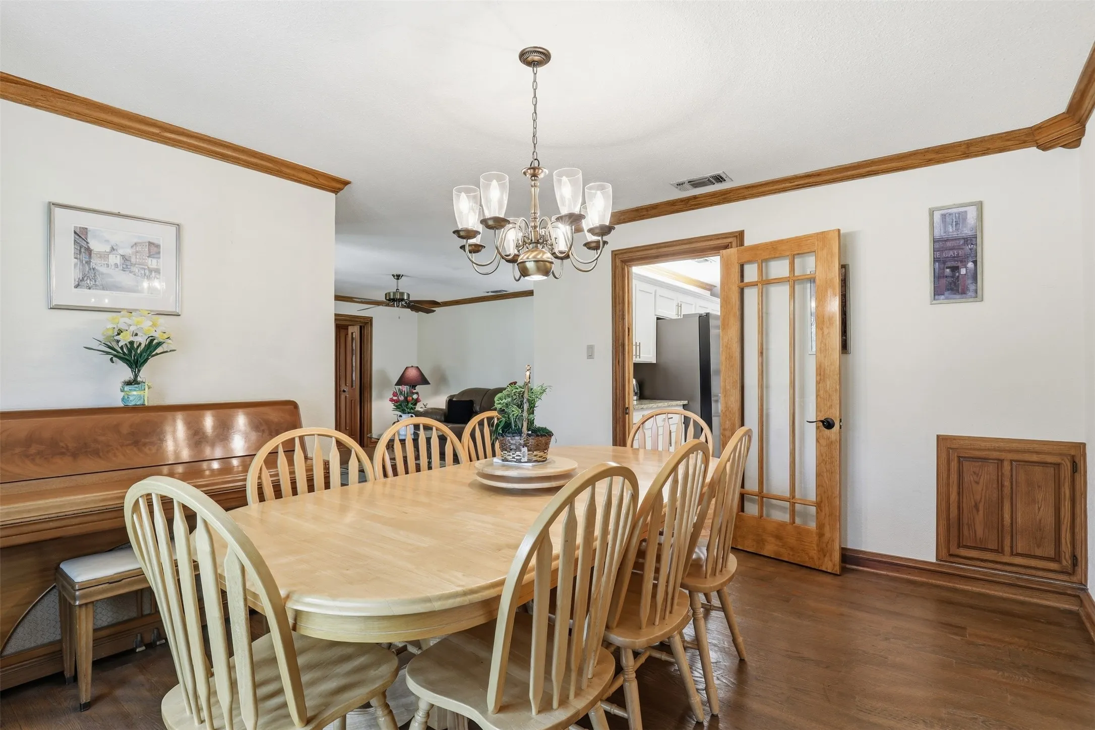 Single Family Residence For Sale in Parker County , 3000 Yucca Road, Willow Park, Texas 76087, 4 Bedroom, 4 Bathroom, 2 Garage spaces, 3,388 Sqft, built in 1979, mls#21219046, Real Estate Agent in Willow Park, Homes For Sale in Parker county, Homes For Sale in Willow Park, Realtor in Willow Park Texas, Real Estate Brokerage Independent Realty Texas, Luminita Cordes Realtor