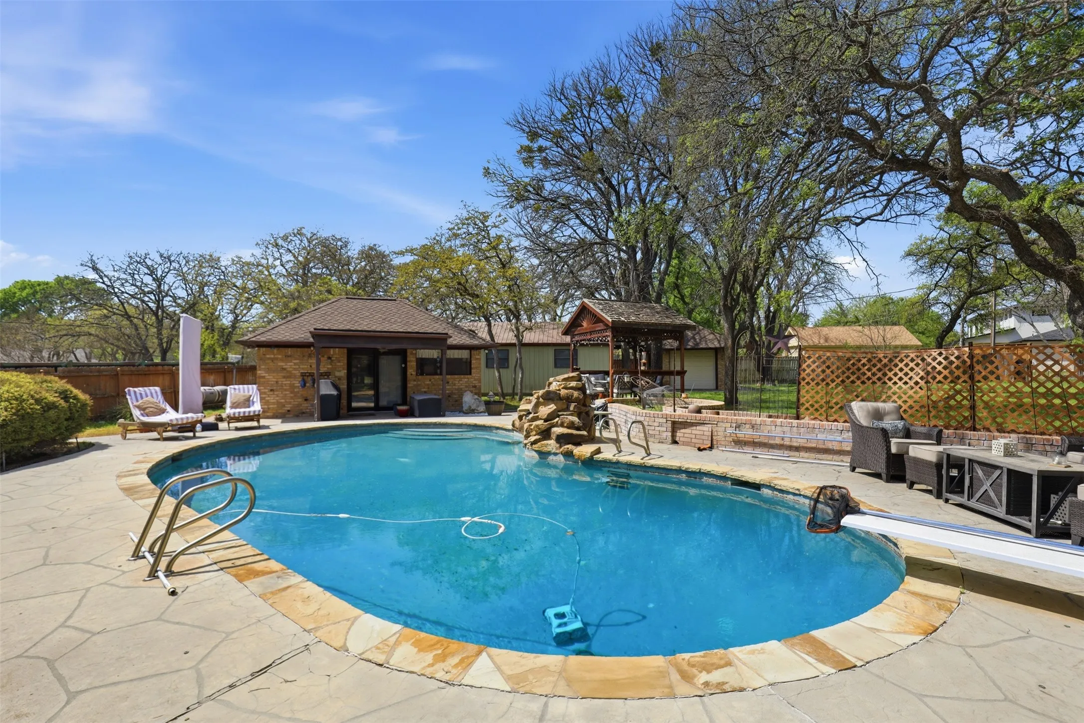 Single Family Residence For Sale in Parker County , 3000 Yucca Road, Willow Park, Texas 76087, 4 Bedroom, 4 Bathroom, 2 Garage spaces, 3,388 Sqft, built in 1979, mls#21219046, Real Estate Agent in Willow Park, Homes For Sale in Parker county, Homes For Sale in Willow Park, Realtor in Willow Park Texas, Real Estate Brokerage Independent Realty Texas, Luminita Cordes Realtor