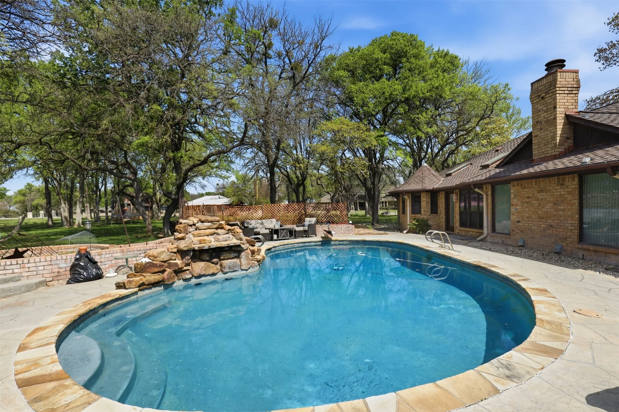 Single Family Residence For Sale in Parker County , 3000 Yucca Road, Willow Park, Texas 76087, 4 Bedroom, 4 Bathroom, 2 Garage spaces, 3,388 Sqft, built in 1979, mls#21219046, Real Estate Agent in Willow Park, Homes For Sale in Parker county, Homes For Sale in Willow Park, Realtor in Willow Park Texas, Real Estate Brokerage Independent Realty Texas, Luminita Cordes Realtor