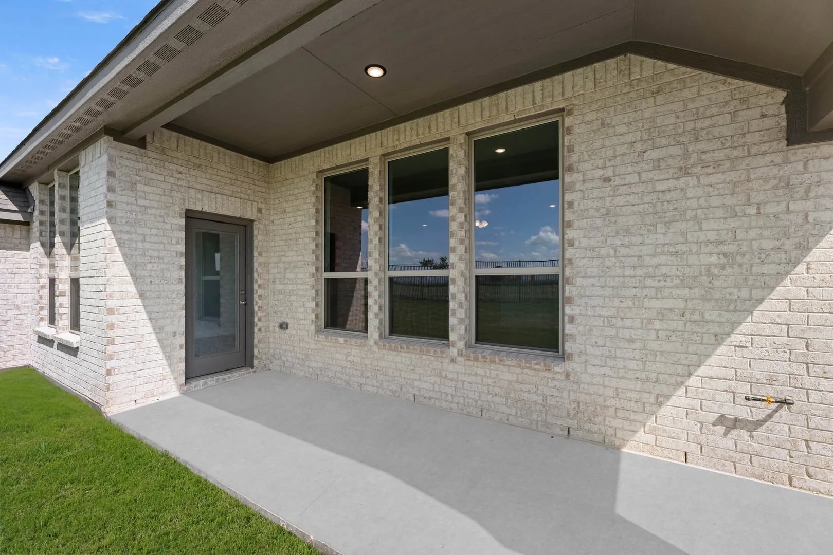 1121 Nighthawk-Patio-1