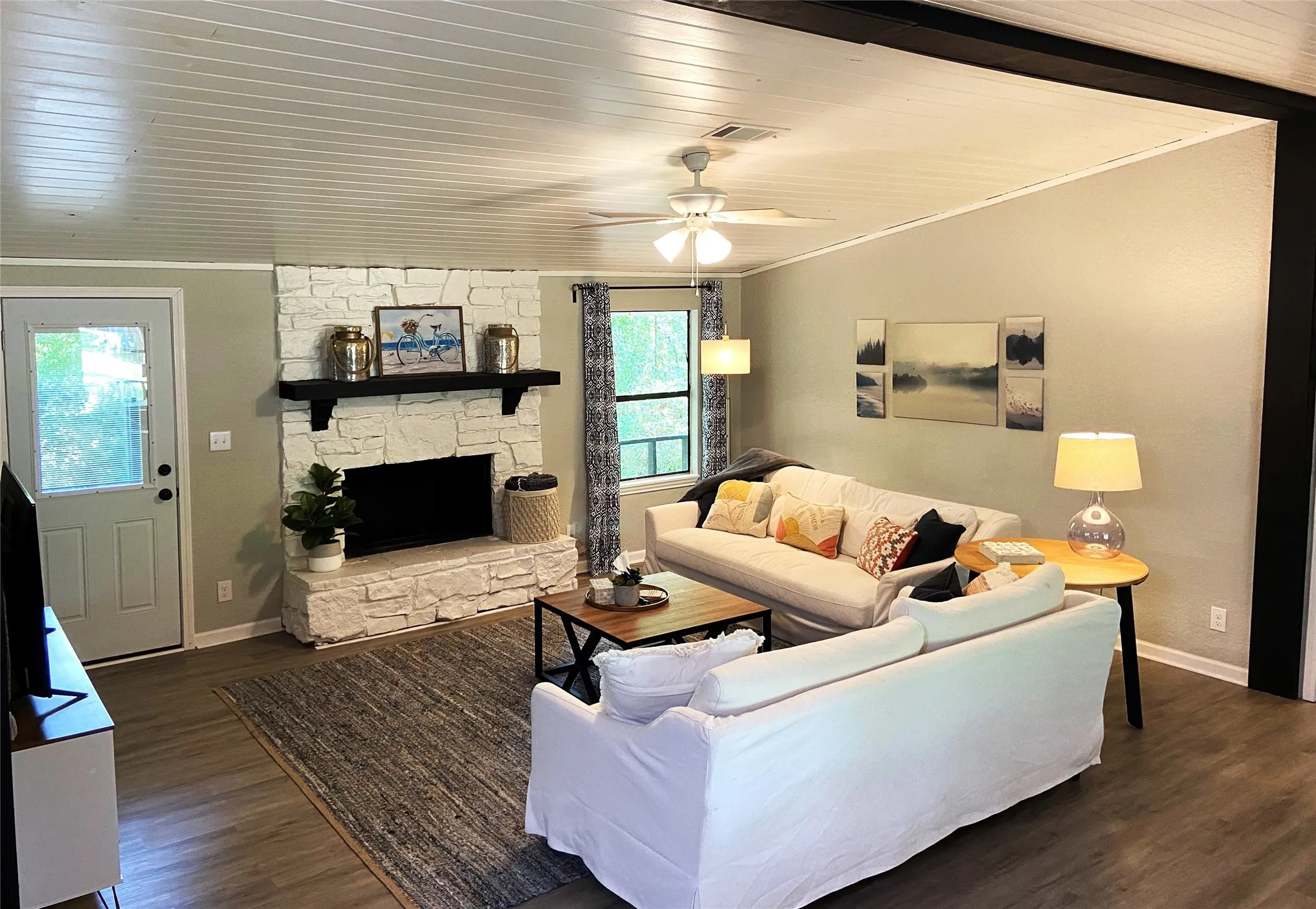 Single Family Residence For Sale in Henderson County , 184 Beachwood Drive, Mabank, Texas 75156, 3 Bedroom, 2 Bathroom, Garage spaces, 1,456 Sqft, built in 1988, mls#21220726, Real Estate Agent in Mabank, Homes For Sale in Henderson county, Homes For Sale in Mabank, Realtor in Mabank Texas, Real Estate Brokerage Independent Realty Texas, Luminita Cordes Realtor