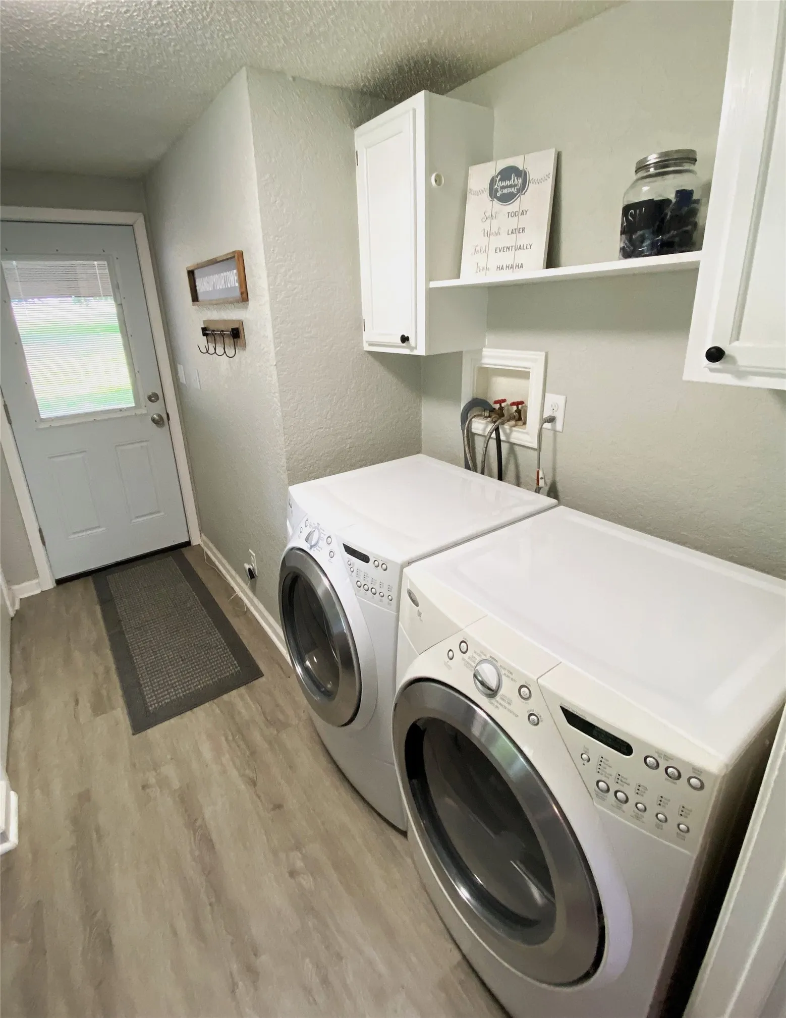 Single Family Residence For Sale in Henderson County , 184 Beachwood Drive, Mabank, Texas 75156, 3 Bedroom, 2 Bathroom, Garage spaces, 1,456 Sqft, built in 1988, mls#21220726, Real Estate Agent in Mabank, Homes For Sale in Henderson county, Homes For Sale in Mabank, Realtor in Mabank Texas, Real Estate Brokerage Independent Realty Texas, Luminita Cordes Realtor