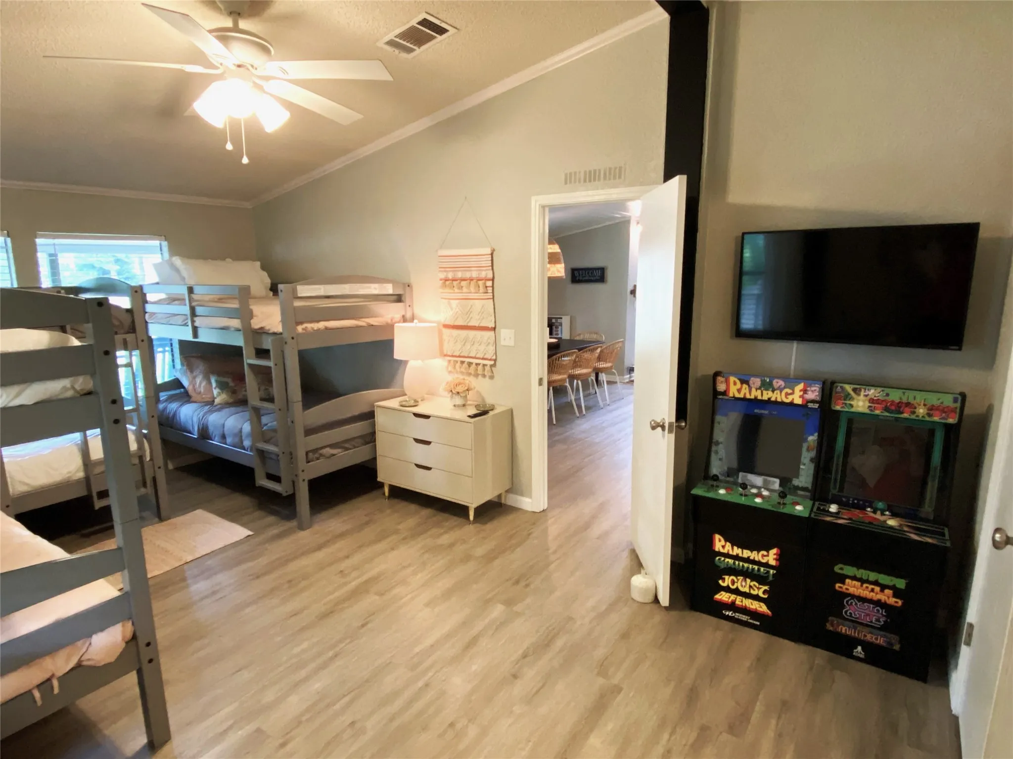 Single Family Residence For Sale in Henderson County , 184 Beachwood Drive, Mabank, Texas 75156, 3 Bedroom, 2 Bathroom, Garage spaces, 1,456 Sqft, built in 1988, mls#21220726, Real Estate Agent in Mabank, Homes For Sale in Henderson county, Homes For Sale in Mabank, Realtor in Mabank Texas, Real Estate Brokerage Independent Realty Texas, Luminita Cordes Realtor