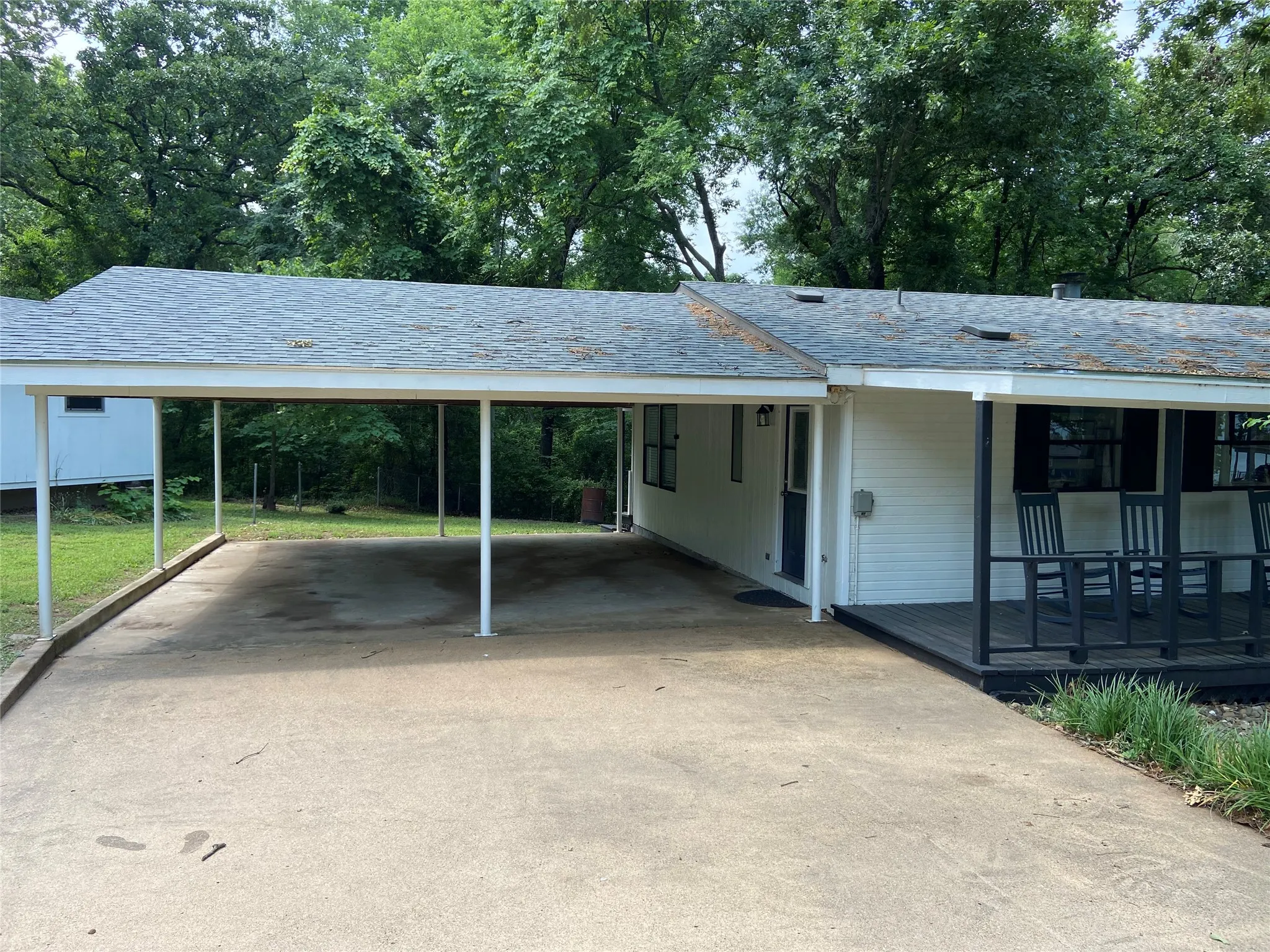 Single Family Residence For Sale in Henderson County , 184 Beachwood Drive, Mabank, Texas 75156, 3 Bedroom, 2 Bathroom, Garage spaces, 1,456 Sqft, built in 1988, mls#21220726, Real Estate Agent in Mabank, Homes For Sale in Henderson county, Homes For Sale in Mabank, Realtor in Mabank Texas, Real Estate Brokerage Independent Realty Texas, Luminita Cordes Realtor