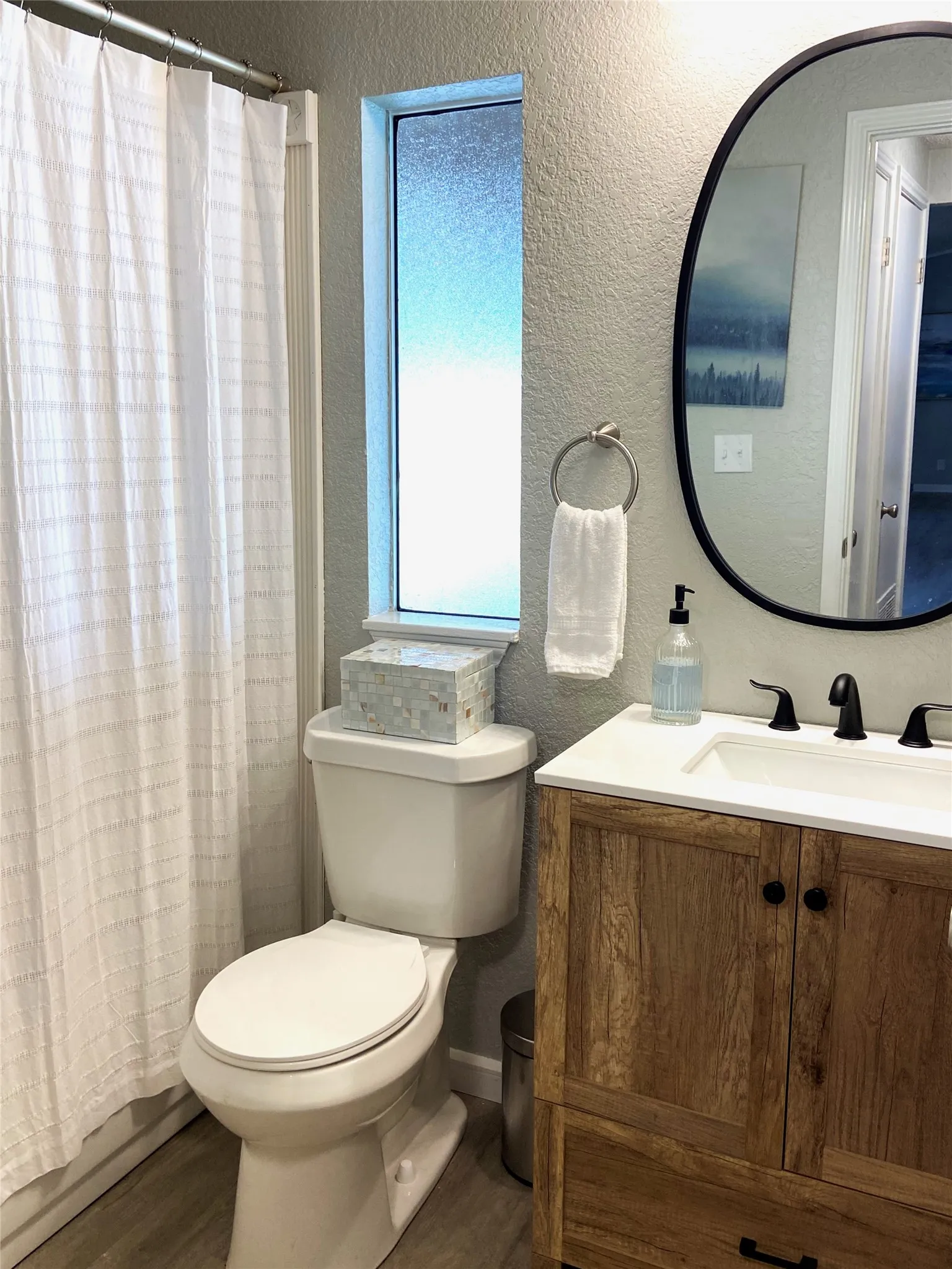 Single Family Residence For Sale in Henderson County , 184 Beachwood Drive, Mabank, Texas 75156, 3 Bedroom, 2 Bathroom, Garage spaces, 1,456 Sqft, built in 1988, mls#21220726, Real Estate Agent in Mabank, Homes For Sale in Henderson county, Homes For Sale in Mabank, Realtor in Mabank Texas, Real Estate Brokerage Independent Realty Texas, Luminita Cordes Realtor