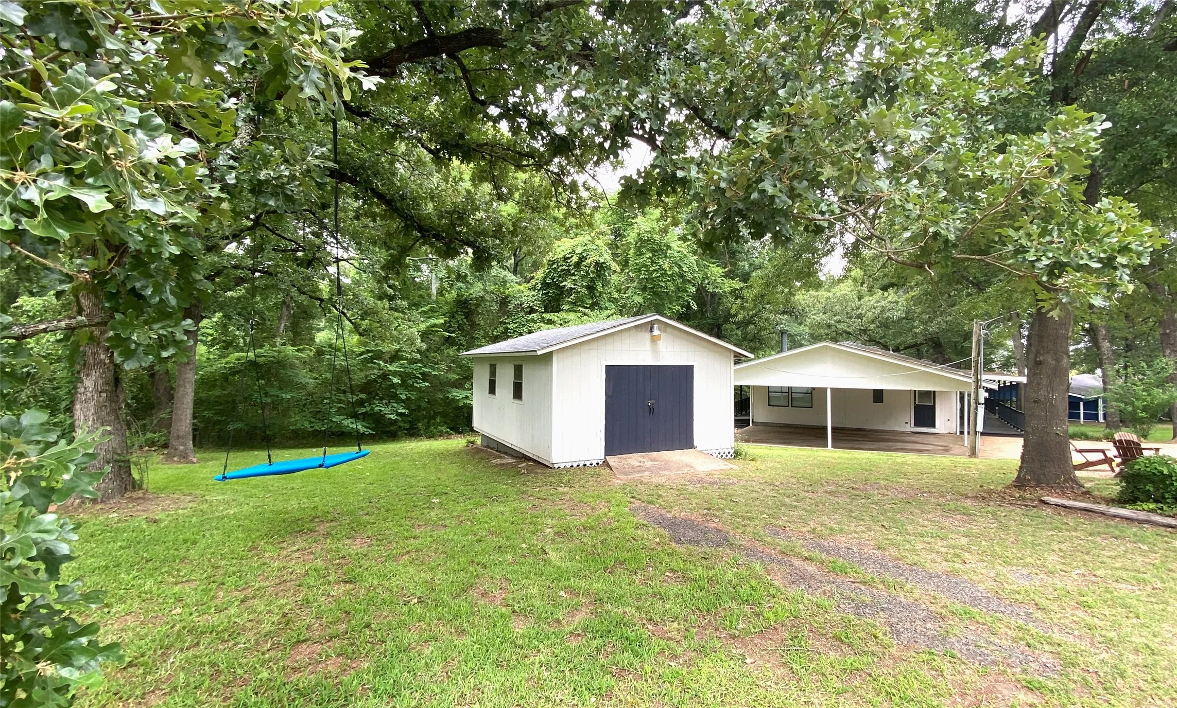 Single Family Residence For Sale in Henderson County , 184 Beachwood Drive, Mabank, Texas 75156, 3 Bedroom, 2 Bathroom, Garage spaces, 1,456 Sqft, built in 1988, mls#21220726, Real Estate Agent in Mabank, Homes For Sale in Henderson county, Homes For Sale in Mabank, Realtor in Mabank Texas, Real Estate Brokerage Independent Realty Texas, Luminita Cordes Realtor