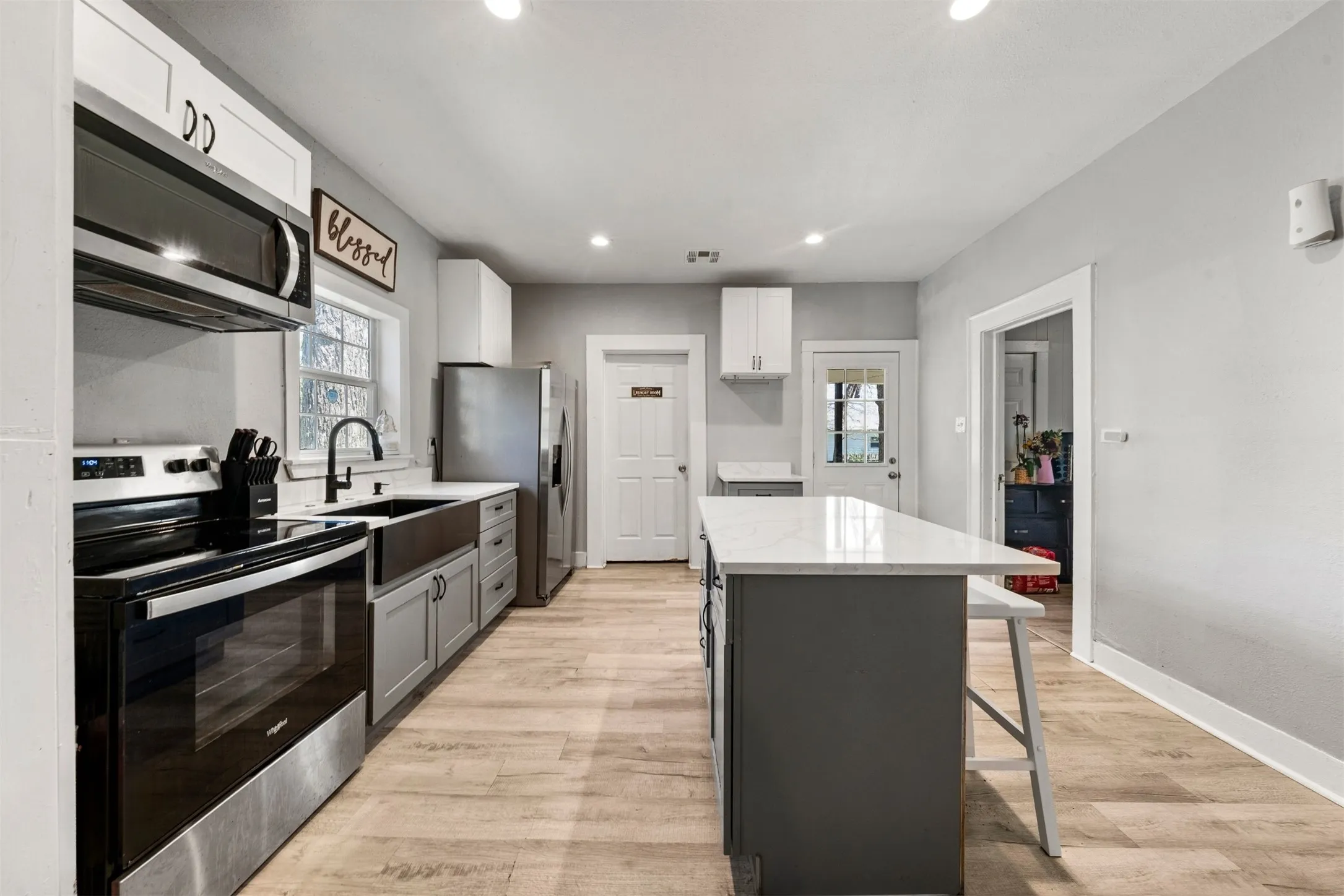 Single Family Residence For Sale in Mc Lennan County , 205 Dallas Street, Waco, Texas 76704, 3 Bedroom, 1 Bathroom, Garage spaces, 1,224 Sqft, built in 1910, Preowned, mls#21221268, Real Estate Agent in Waco, Homes For Sale in Mc Lennan county, Homes For Sale in Waco, Realtor in Waco Texas, Real Estate Brokerage Independent Realty Texas, Luminita Cordes Realtor