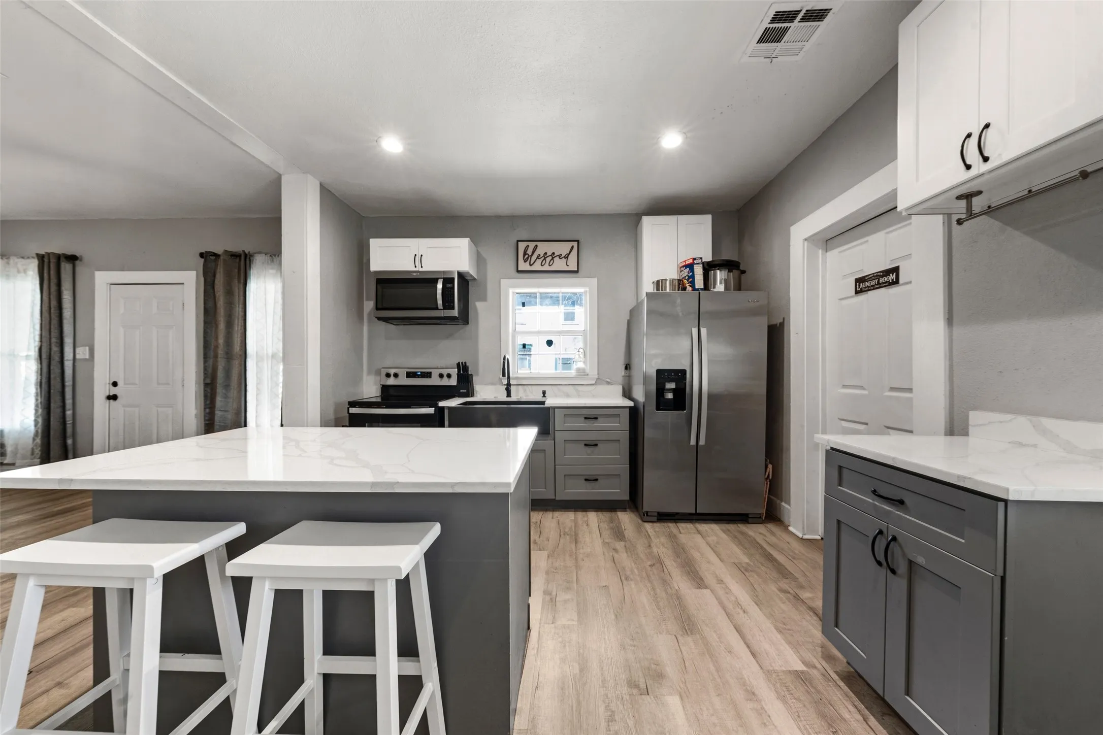 Single Family Residence For Sale in Mc Lennan County , 205 Dallas Street, Waco, Texas 76704, 3 Bedroom, 1 Bathroom, Garage spaces, 1,224 Sqft, built in 1910, Preowned, mls#21221268, Real Estate Agent in Waco, Homes For Sale in Mc Lennan county, Homes For Sale in Waco, Realtor in Waco Texas, Real Estate Brokerage Independent Realty Texas, Luminita Cordes Realtor