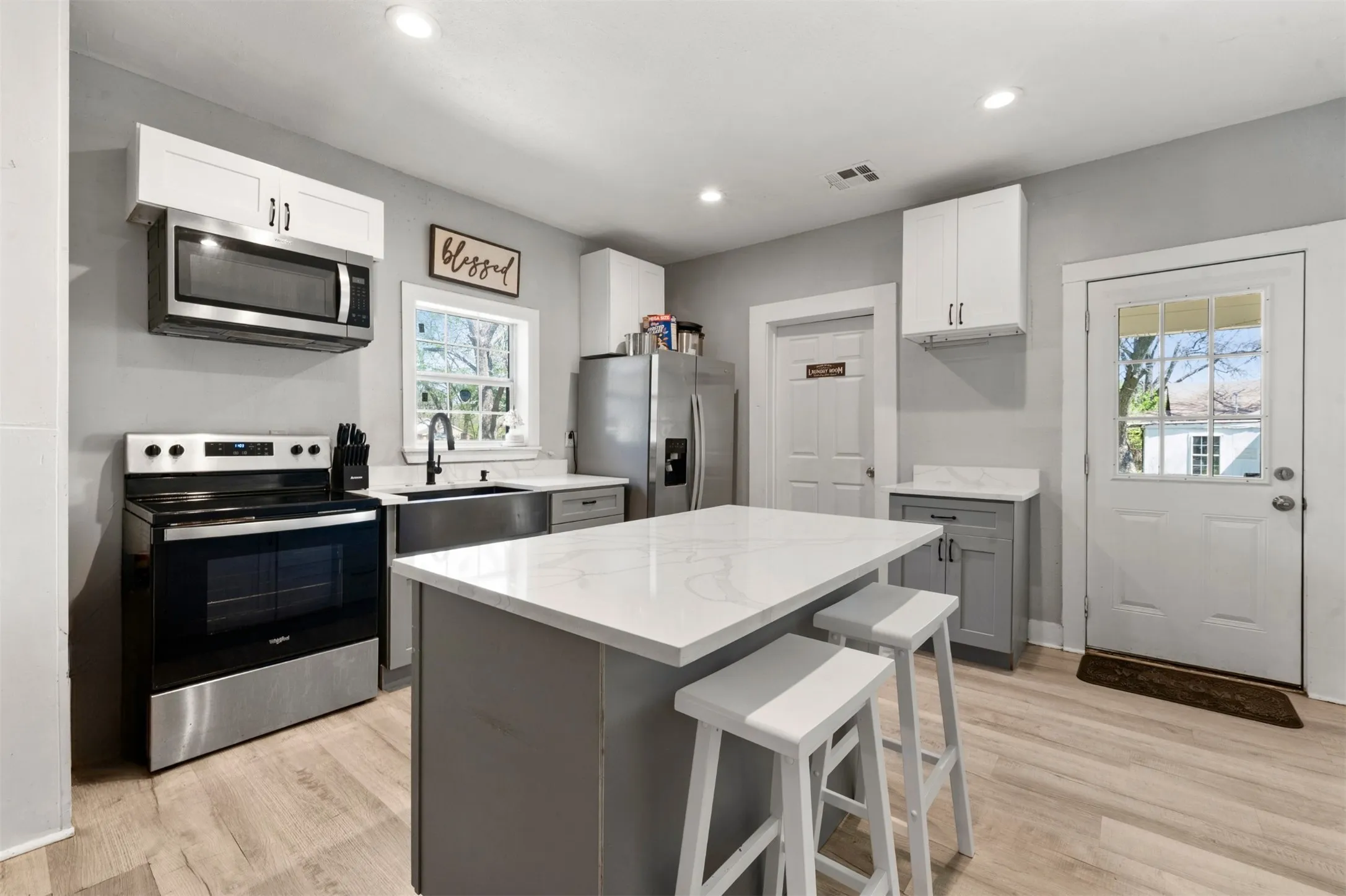 Single Family Residence For Sale in Mc Lennan County , 205 Dallas Street, Waco, Texas 76704, 3 Bedroom, 1 Bathroom, Garage spaces, 1,224 Sqft, built in 1910, Preowned, mls#21221268, Real Estate Agent in Waco, Homes For Sale in Mc Lennan county, Homes For Sale in Waco, Realtor in Waco Texas, Real Estate Brokerage Independent Realty Texas, Luminita Cordes Realtor