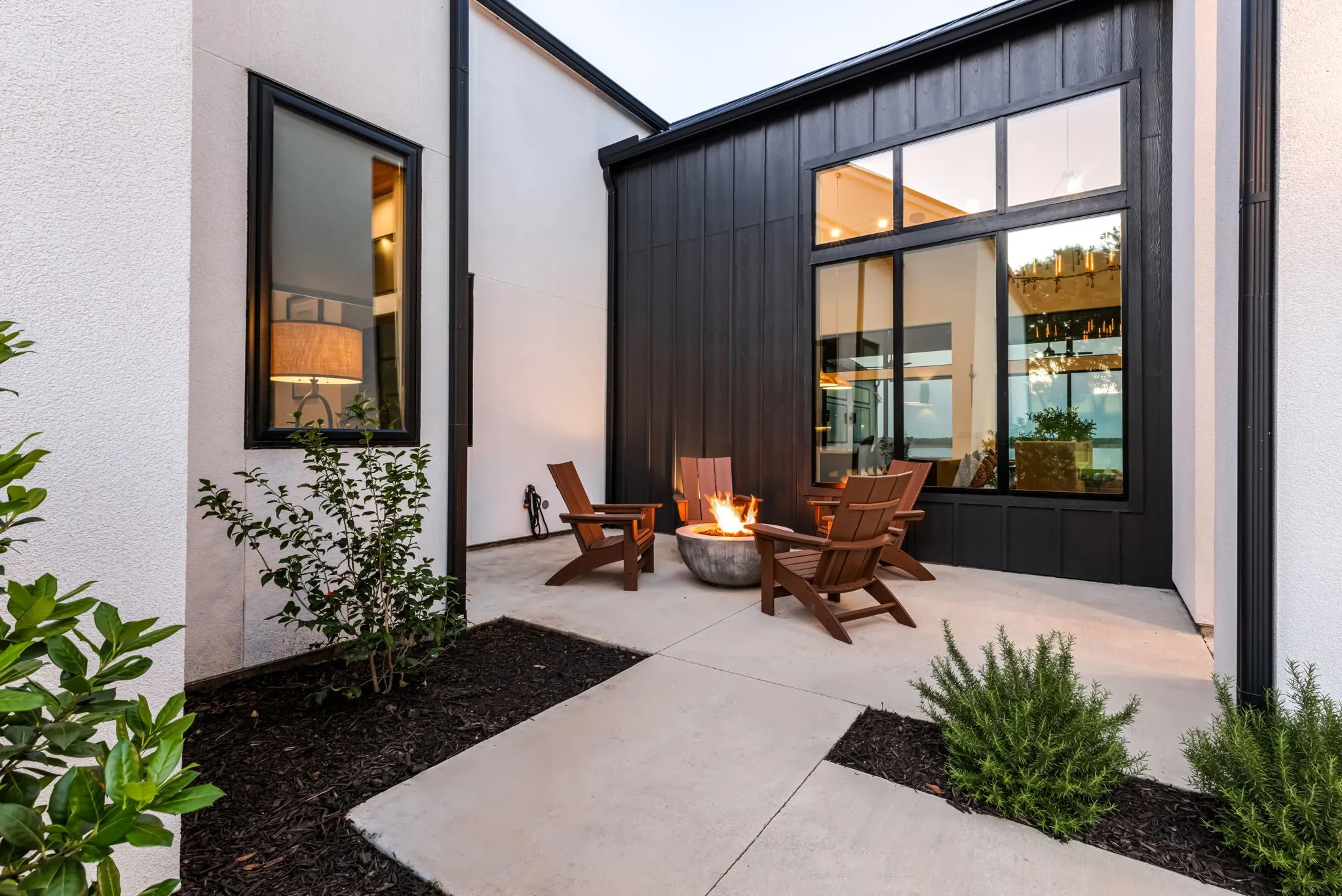 Single Family Residence For Sale in Kaufman County , 1129 Beacon Shore Road, Kemp, Texas 75143, 4 Bedrooms, 4 Bathrooms, 3 Garage spaces, 4,095 Sqft, built in 2022, Preowned, Price $2,500,000, mls#21220365, Real Estate Agent in Kemp, Homes For Sale in Kaufman county, Homes For Sale in Kemp, Realtor in Kemp Texas, Real Estate Brokerage Independent Realty Texas, Luminita Cordes Realtor