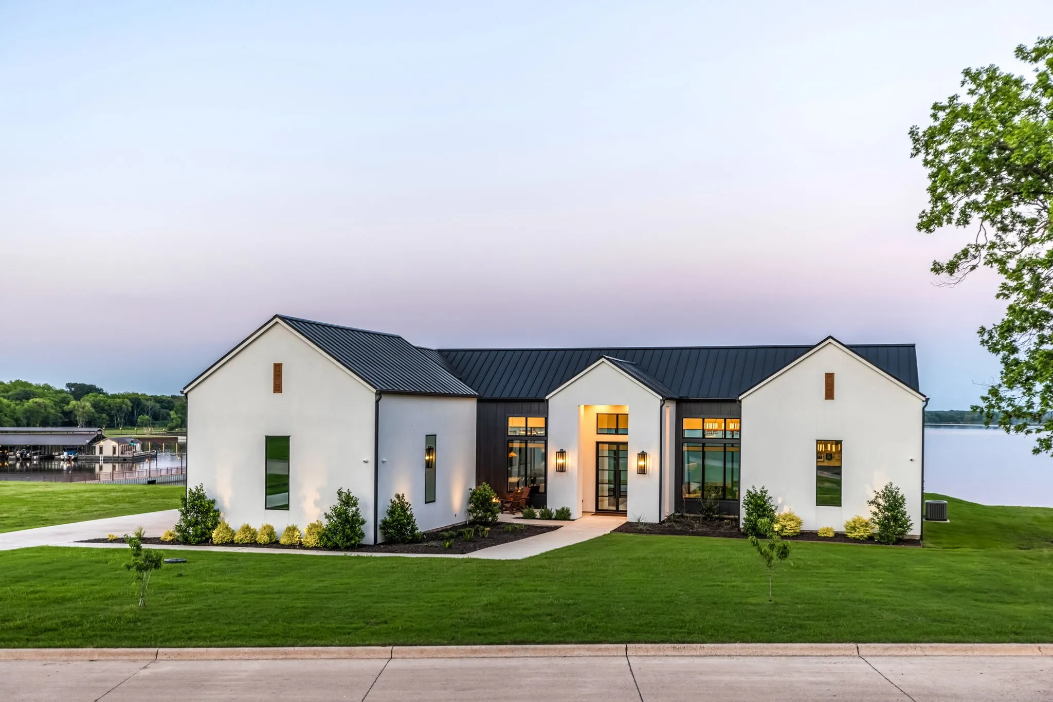Single Family Residence For Sale in Kaufman County , 1129 Beacon Shore Road, Kemp, Texas 75143, 4 Bedrooms, 4 Bathrooms, 3 Garage spaces, 4,095 Sqft, built in 2022, Preowned, Price $2,500,000, mls#21220365, Real Estate Agent in Kemp, Homes For Sale in Kaufman county, Homes For Sale in Kemp, Realtor in Kemp Texas, Real Estate Brokerage Independent Realty Texas, Luminita Cordes Realtor