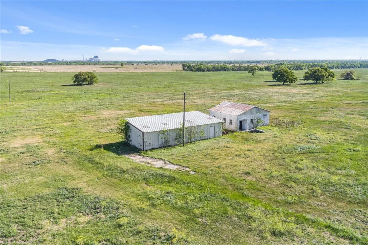 Farm For Sale in Mc Lennan County , 276 Circle P Lane, Riesel, Texas 76682, 2 Bedroom, 2 Bathroom, 2 Garage spaces, 1,552 Sqft, built in 1968, mls#21221392, Real Estate Agent in Riesel, Homes For Sale in Mc Lennan county, Homes For Sale in Riesel, Realtor in Riesel Texas, Real Estate Brokerage Independent Realty Texas, Luminita Cordes Realtor