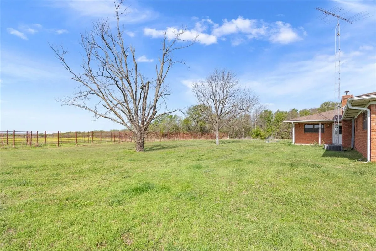 Farm For Sale in Mc Lennan County , 276 Circle P Lane, Riesel, Texas 76682, 2 Bedroom, 2 Bathroom, 2 Garage spaces, 1,552 Sqft, built in 1968, mls#21221392, Real Estate Agent in Riesel, Homes For Sale in Mc Lennan county, Homes For Sale in Riesel, Realtor in Riesel Texas, Real Estate Brokerage Independent Realty Texas, Luminita Cordes Realtor