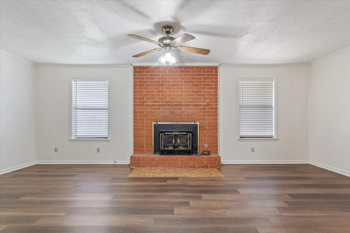 Farm For Sale in Mc Lennan County , 276 Circle P Lane, Riesel, Texas 76682, 2 Bedroom, 2 Bathroom, 2 Garage spaces, 1,552 Sqft, built in 1968, mls#21221392, Real Estate Agent in Riesel, Homes For Sale in Mc Lennan county, Homes For Sale in Riesel, Realtor in Riesel Texas, Real Estate Brokerage Independent Realty Texas, Luminita Cordes Realtor