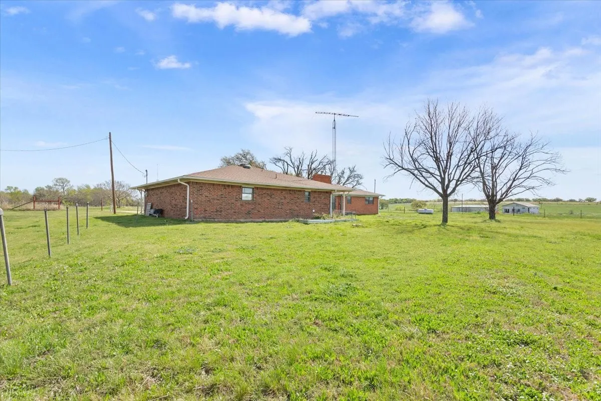 Farm For Sale in Mc Lennan County , 276 Circle P Lane, Riesel, Texas 76682, 2 Bedroom, 2 Bathroom, 2 Garage spaces, 1,552 Sqft, built in 1968, mls#21221392, Real Estate Agent in Riesel, Homes For Sale in Mc Lennan county, Homes For Sale in Riesel, Realtor in Riesel Texas, Real Estate Brokerage Independent Realty Texas, Luminita Cordes Realtor