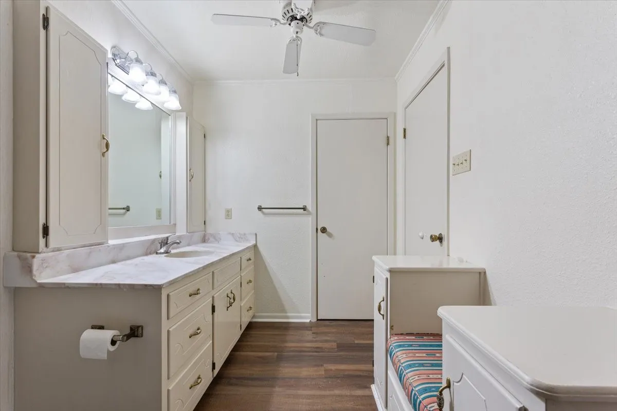Farm For Sale in Mc Lennan County , 276 Circle P Lane, Riesel, Texas 76682, 2 Bedroom, 2 Bathroom, 2 Garage spaces, 1,552 Sqft, built in 1968, mls#21221392, Real Estate Agent in Riesel, Homes For Sale in Mc Lennan county, Homes For Sale in Riesel, Realtor in Riesel Texas, Real Estate Brokerage Independent Realty Texas, Luminita Cordes Realtor