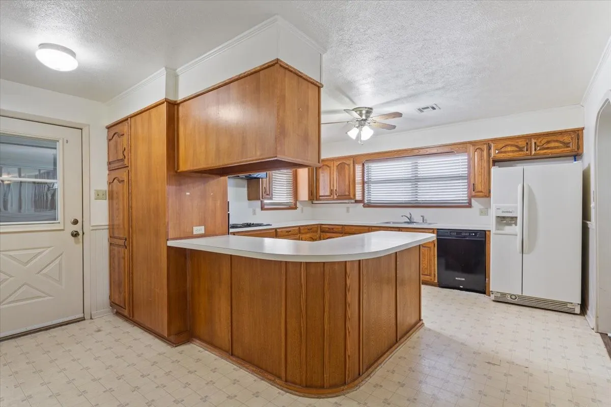 Farm For Sale in Mc Lennan County , 276 Circle P Lane, Riesel, Texas 76682, 2 Bedroom, 2 Bathroom, 2 Garage spaces, 1,552 Sqft, built in 1968, mls#21221392, Real Estate Agent in Riesel, Homes For Sale in Mc Lennan county, Homes For Sale in Riesel, Realtor in Riesel Texas, Real Estate Brokerage Independent Realty Texas, Luminita Cordes Realtor