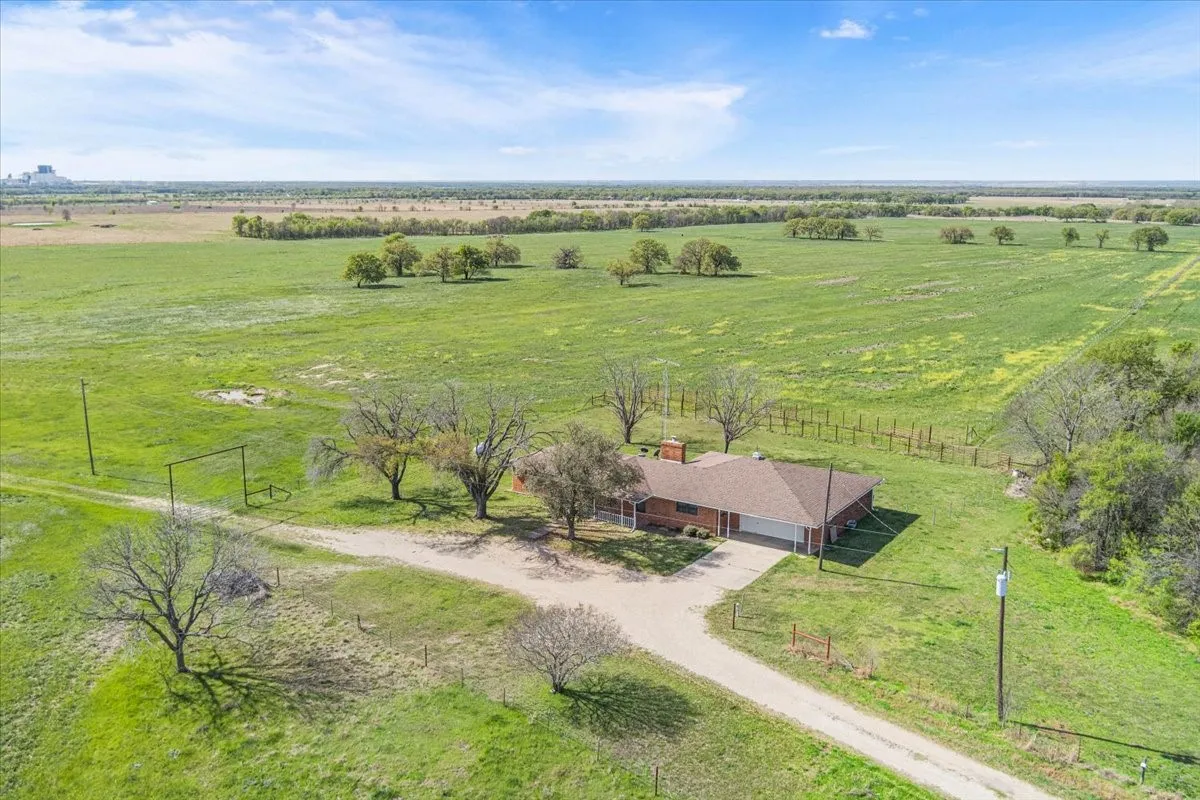 Farm For Sale in Mc Lennan County , 276 Circle P Lane, Riesel, Texas 76682, 2 Bedroom, 2 Bathroom, 2 Garage spaces, 1,552 Sqft, built in 1968, mls#21221392, Real Estate Agent in Riesel, Homes For Sale in Mc Lennan county, Homes For Sale in Riesel, Realtor in Riesel Texas, Real Estate Brokerage Independent Realty Texas, Luminita Cordes Realtor