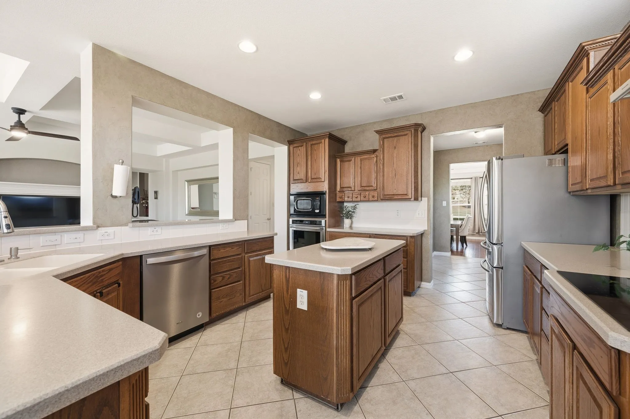Single Family Residence For Sale in Tarrant County , 501 Unbridled Lane, Keller, Texas 76248, 4 Bedroom, 4 Bathroom, 3 Garage spaces, 4,863 Sqft, built in 2002, Preowned, mls#21218579, Real Estate Agent in Keller, Homes For Sale in Tarrant county, Homes For Sale in Keller, Realtor in Keller Texas, Real Estate Brokerage Independent Realty Texas, Luminita Cordes Realtor