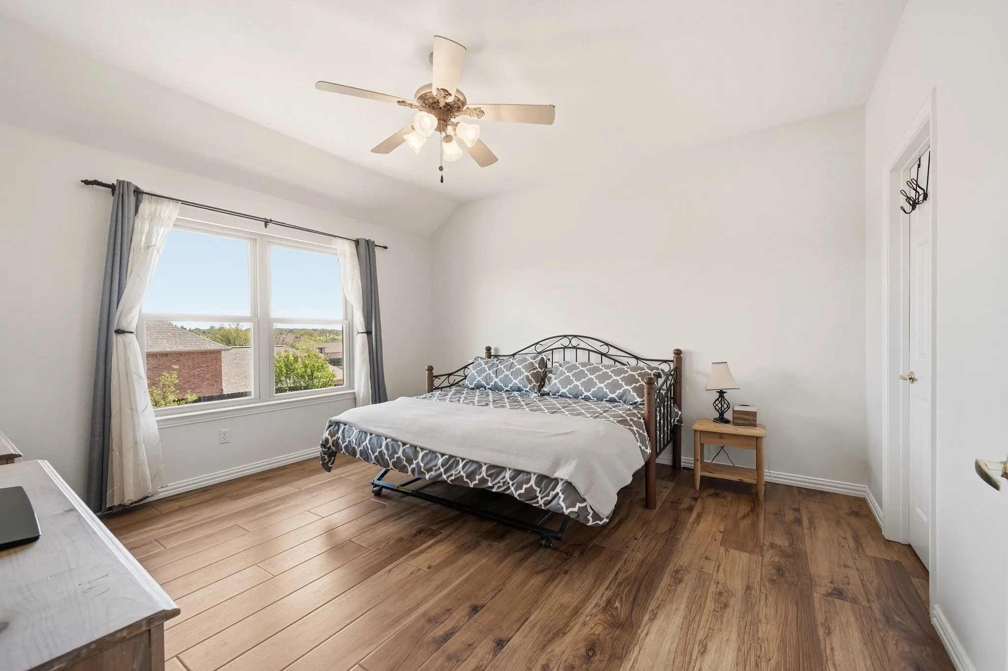 Single Family Residence For Sale in Tarrant County , 501 Unbridled Lane, Keller, Texas 76248, 4 Bedroom, 4 Bathroom, 3 Garage spaces, 4,863 Sqft, built in 2002, Preowned, mls#21218579, Real Estate Agent in Keller, Homes For Sale in Tarrant county, Homes For Sale in Keller, Realtor in Keller Texas, Real Estate Brokerage Independent Realty Texas, Luminita Cordes Realtor